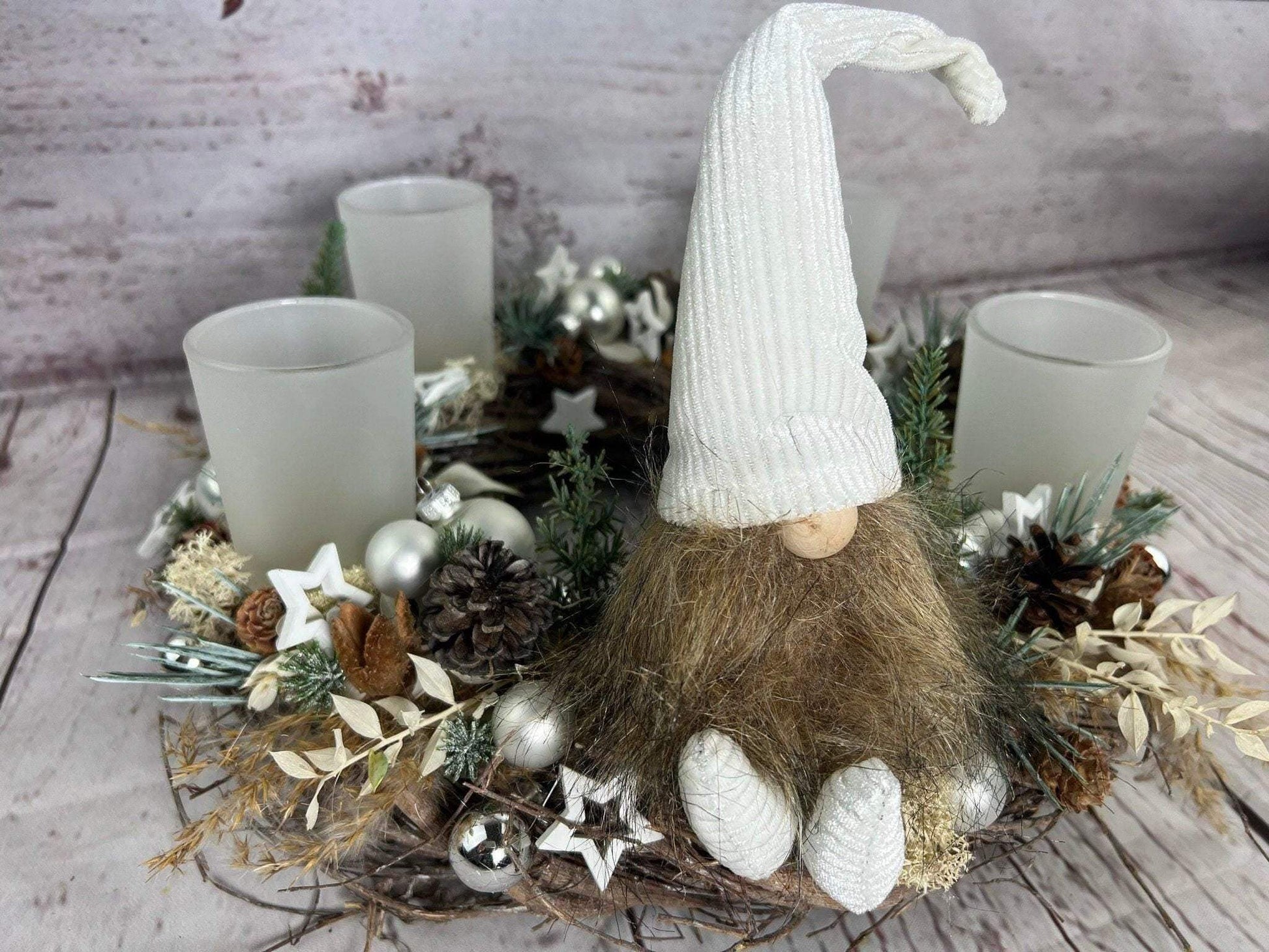 Adventskranz Gläser Wichtel Samt Kugel Sterne Draht Tanne Haltbar Künstlich – handgemacht aus Seiden- und Kunstblumen, langlebig & pflegeleicht von SarahsFlowerStudio