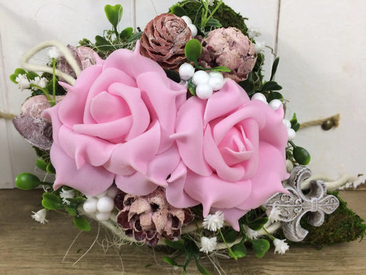 Grabgesteck Grabschmuck Gesteck Herz Moosherz 21x16cm Grabdeko Grabdekoration – handgemacht aus Seiden- und Kunstblumen, langlebig & pflegeleicht von SarahsFlowerStudio