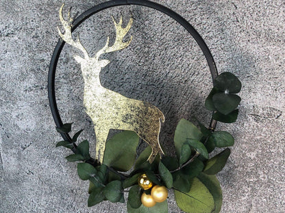 Türkranz Kranz Eukalyptus Christmas Advent Modern Ring Fenster Fensterschmuck Fensterdeko Weihnachten – handgemacht aus Seiden- und Kunstblumen, langlebig & pflegeleicht von SarahsFlowerStudio