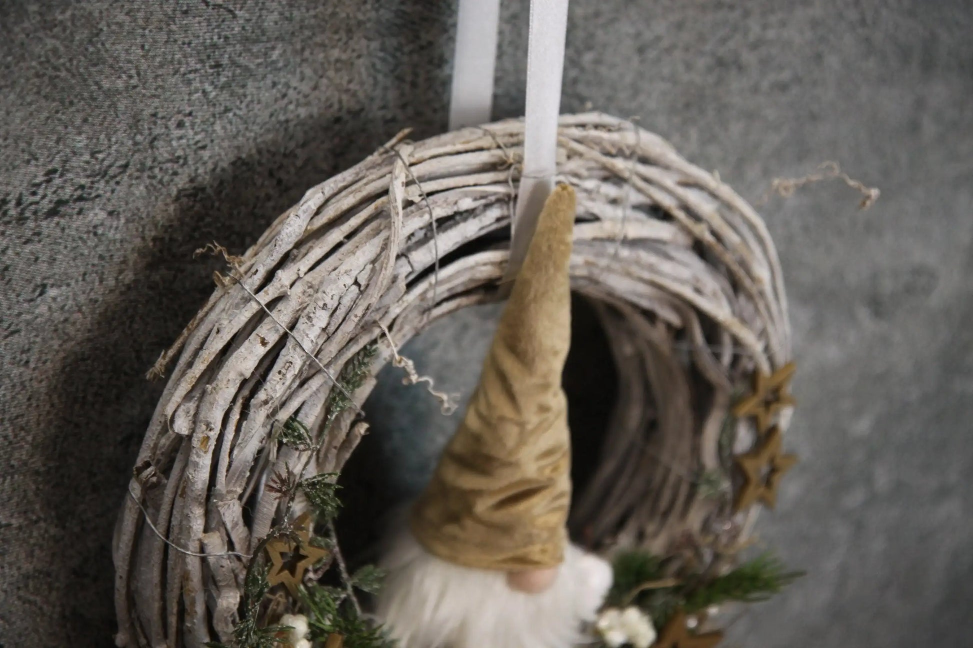 Türkranz Türdeko Türschmuck Weihnachten Weidenkranz Wichtel Zapfen Stern Apfel Tanne Band Modern – handgemacht aus Seiden- und Kunstblumen, langlebig & pflegeleicht von SarahsFlowerStudio