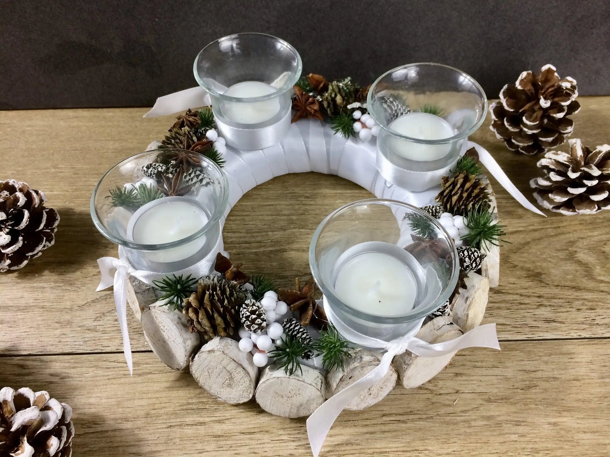 Adventskranz Wunschfarbe Zapfen Birke Wunschfarbe Teelicht Anis Zimt – handgemacht aus Seiden- und Kunstblumen, langlebig & pflegeleicht von SarahsFlowerStudio