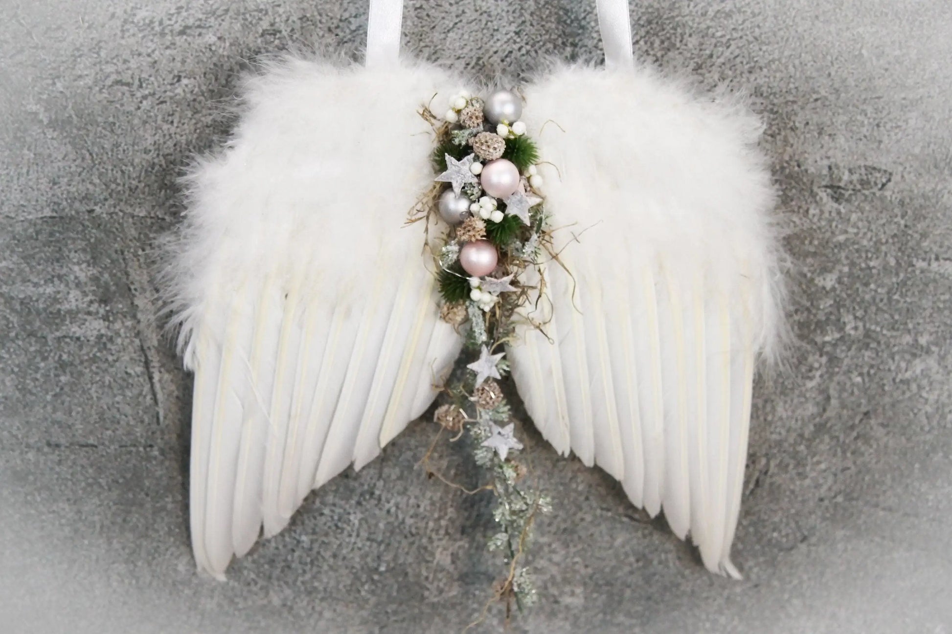 Türkranz Türdeko Türschmuck Weihnachten Weidenkranz Engel Engelsflügel Zapfen Stern Apfel Knöpfe Tanne Band Modern – handgemacht aus Seiden- und Kunstblumen, langlebig & pflegeleicht von SarahsFlowerStudio