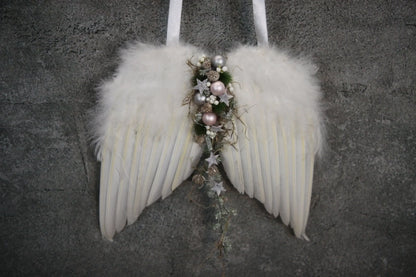 Türkranz Türdeko Türschmuck Weihnachten Weidenkranz Engel Engelsflügel Zapfen Stern Apfel Knöpfe Tanne Band Modern – handgemacht aus Seiden- und Kunstblumen, langlebig & pflegeleicht von SarahsFlowerStudio