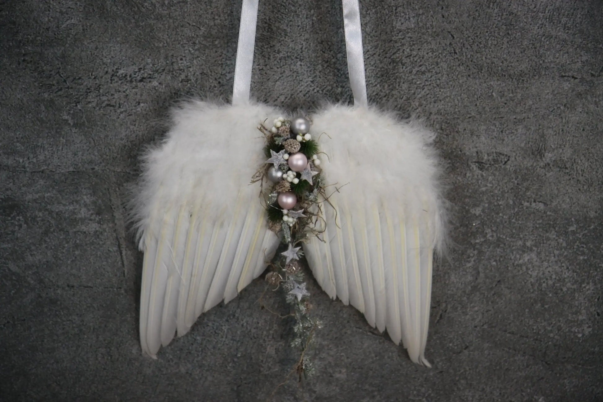 Türkranz Türdeko Türschmuck Weihnachten Weidenkranz Engel Engelsflügel Zapfen Stern Apfel Knöpfe Tanne Band Modern – handgemacht aus Seiden- und Kunstblumen, langlebig & pflegeleicht von SarahsFlowerStudio
