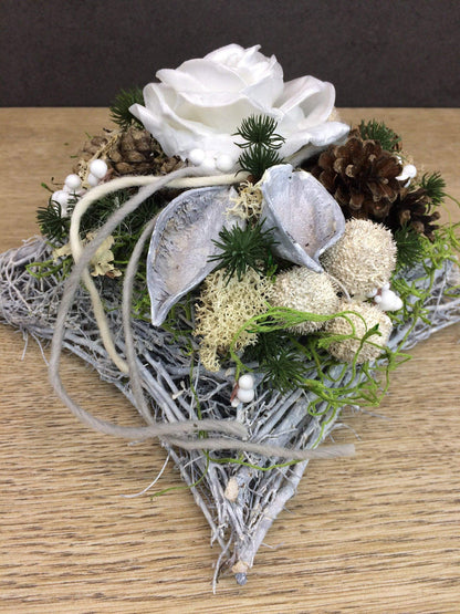 Grabgesteck Allerheiligen Wachsrosen Wachsrose Rose Grabschmuck Kissen Islandmoos Zapfen Exoten Grabdekoration – handgemacht aus Seiden- und Kunstblumen, langlebig & pflegeleicht von SarahsFlowerStudio