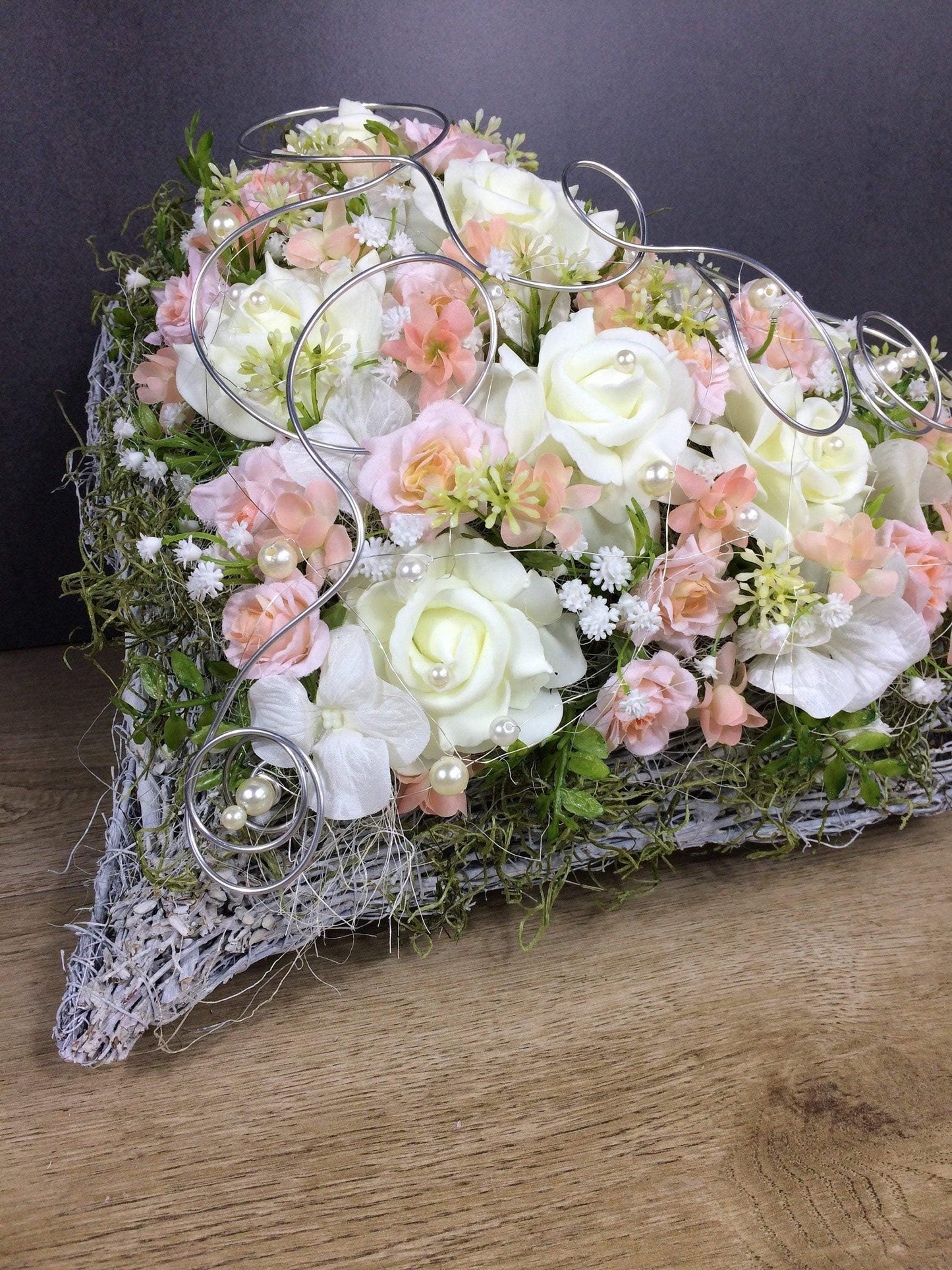 Grabgesteck Grabschmuck Herz Farbwunsch Grabdeko Grabdekoration Grabherz – handgemacht aus Seiden- und Kunstblumen, langlebig & pflegeleicht von SarahsFlowerStudio