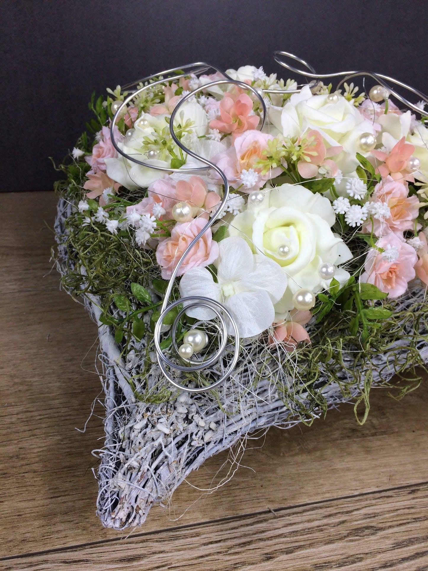 Grabgesteck Grabschmuck Herz Farbwunsch Grabdeko Grabdekoration Grabherz – handgemacht aus Seiden- und Kunstblumen, langlebig & pflegeleicht von SarahsFlowerStudio