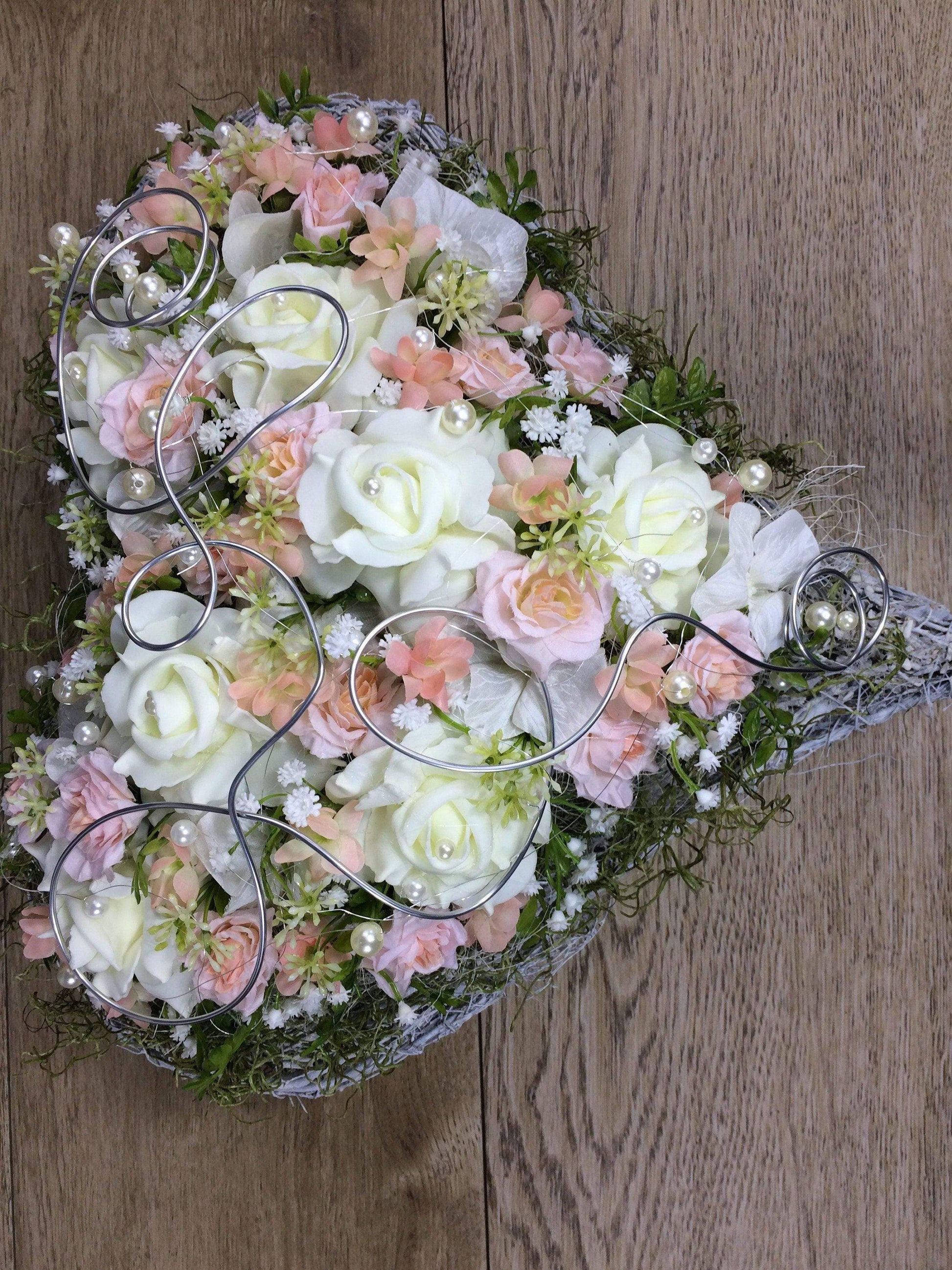 Grabgesteck Grabschmuck Herz Farbwunsch Grabdeko Grabdekoration Grabherz – handgemacht aus Seiden- und Kunstblumen, langlebig & pflegeleicht von SarahsFlowerStudio