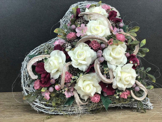 Grabgesteck Grabschmuck Herz Farbwunsch Grabdeko Grabdekoration – handgemacht aus Seiden- und Kunstblumen, langlebig & pflegeleicht von SarahsFlowerStudio