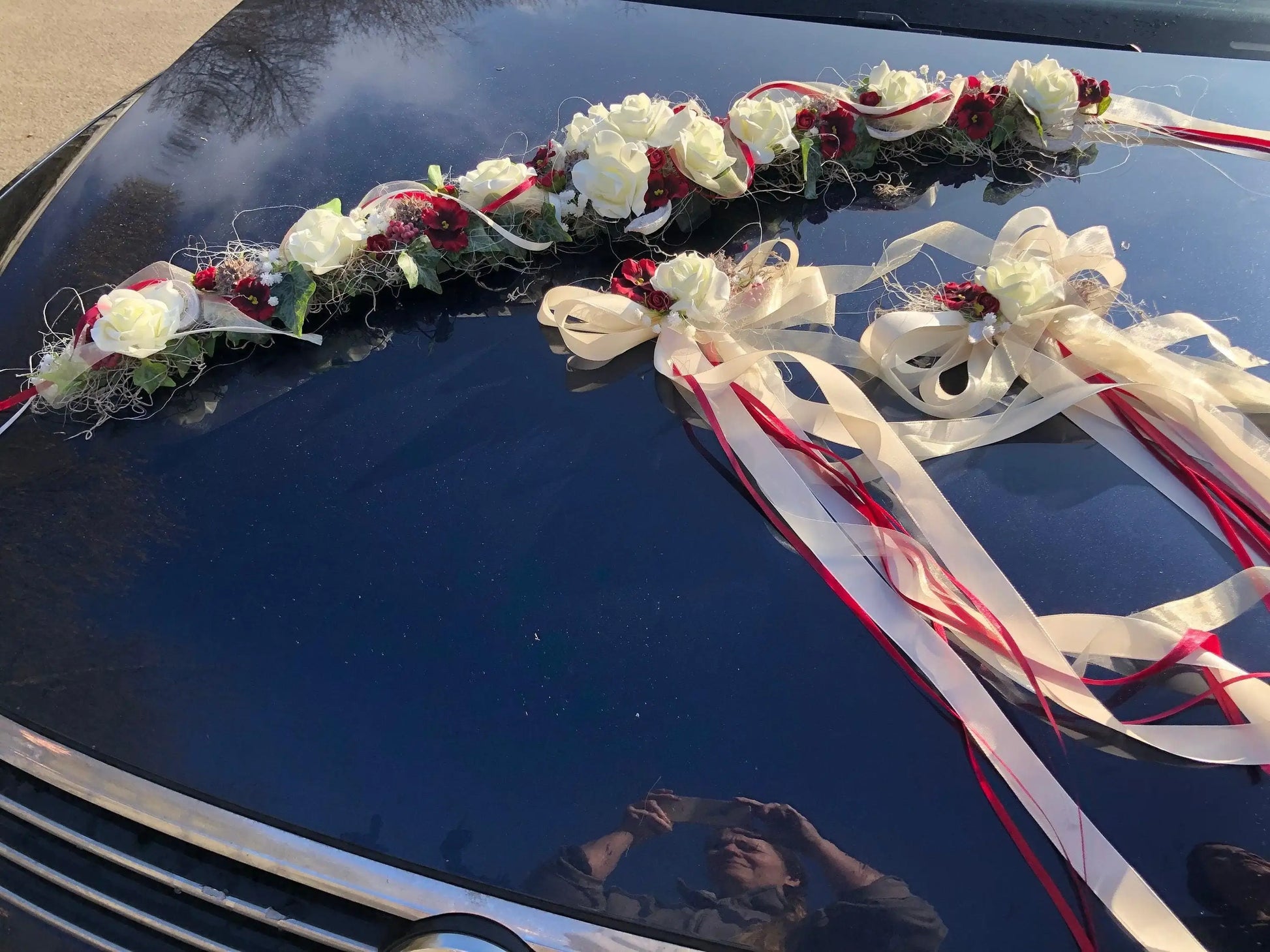 Autoschmuck Set 3 Teilig Gesteck und Schleifen Autodekoration Hochzeit Rose Efeu Schleife Schleifen Dekoration Hochzeit – handgemacht aus Seiden- und Kunstblumen, langlebig & pflegeleicht von SarahsFlowerStudio