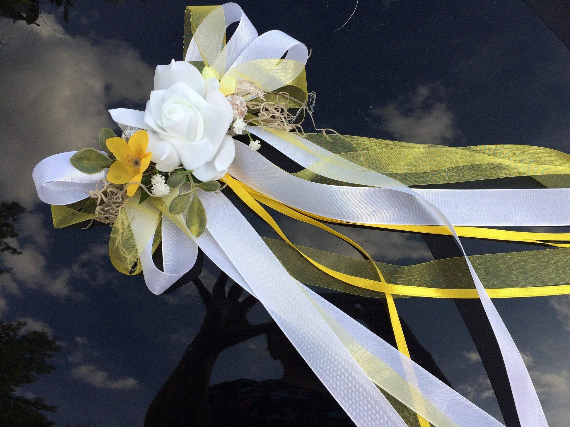 Autoschmuck Set 3 Teilig Gesteck und Schleifen Autodekoration Hochzeit Rose Efeu Schleife Schleifen Dekoration Hochzeit – handgemacht aus Seiden- und Kunstblumen, langlebig & pflegeleicht von SarahsFlowerStudio