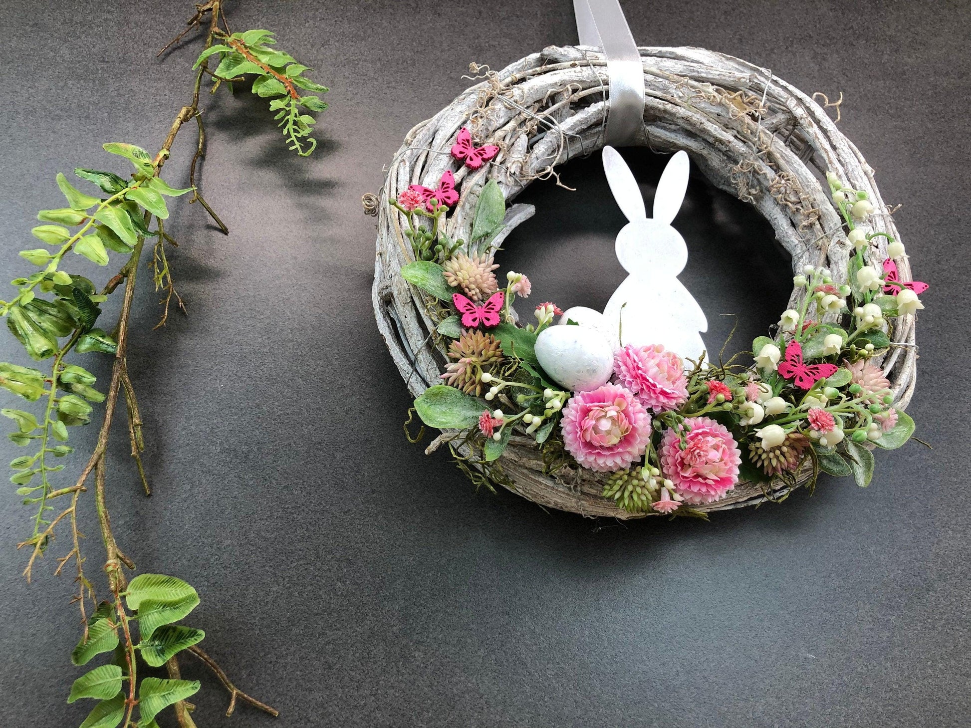 Türkranz Ostern Hasen & Maiglöckchen – Frühlingsdeko Seidenblumen Wunschfarbe – Türkranz – SarahsFlowerStudio