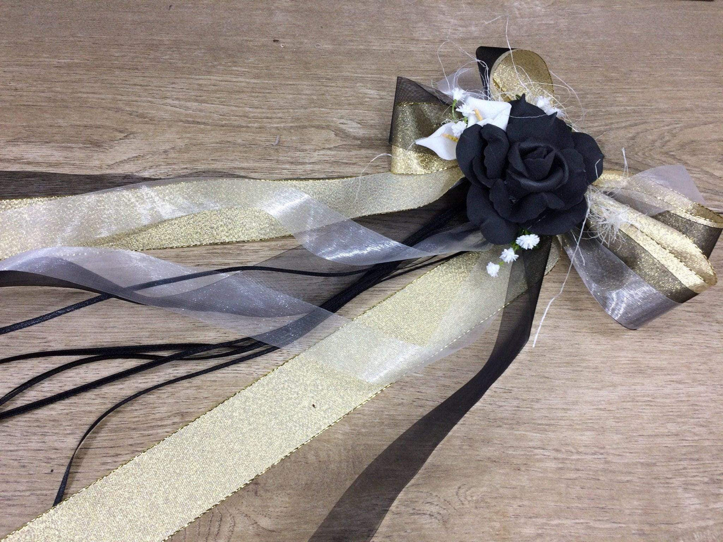2 Autoschleifen für Seitenspiegel Kirchenbank in Wunschfarbe große Schleife Dekoration Rose – handgemacht aus Seiden- und Kunstblumen, langlebig & pflegeleicht von SarahsFlowerStudio