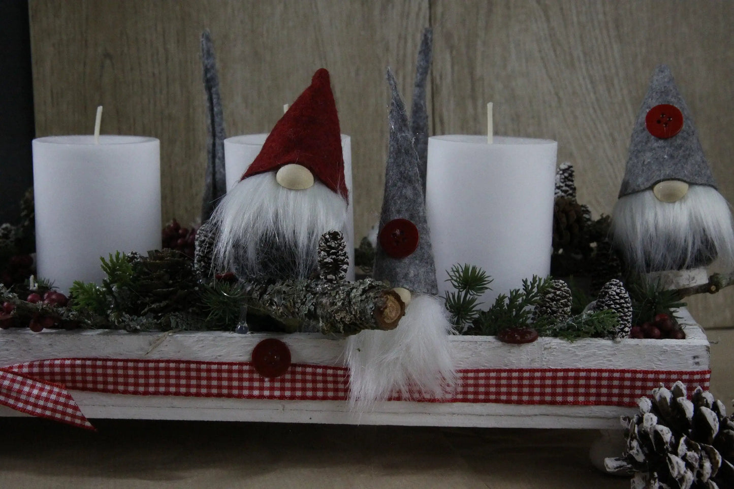 Adventskranz Adventskalender Adventsgesteck Tablett Balken in zwei Größen L oder XL – handgemacht aus Seiden- und Kunstblumen, langlebig & pflegeleicht von SarahsFlowerStudio