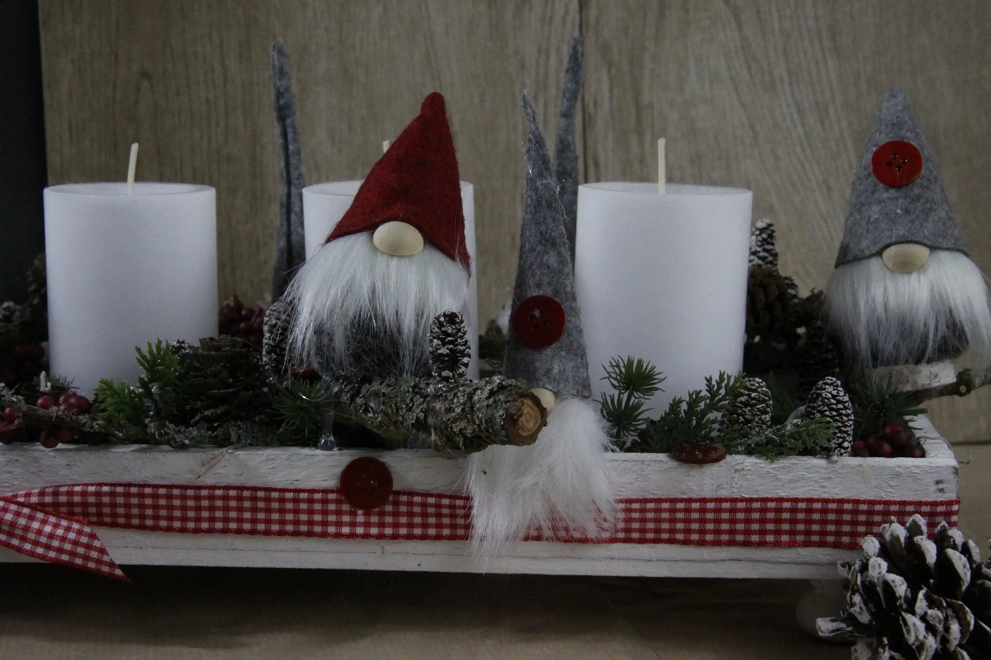 Adventskranz Adventskalender Adventsgesteck Tablett Balken in zwei Größen L oder XL – handgemacht aus Seiden- und Kunstblumen, langlebig & pflegeleicht von SarahsFlowerStudio