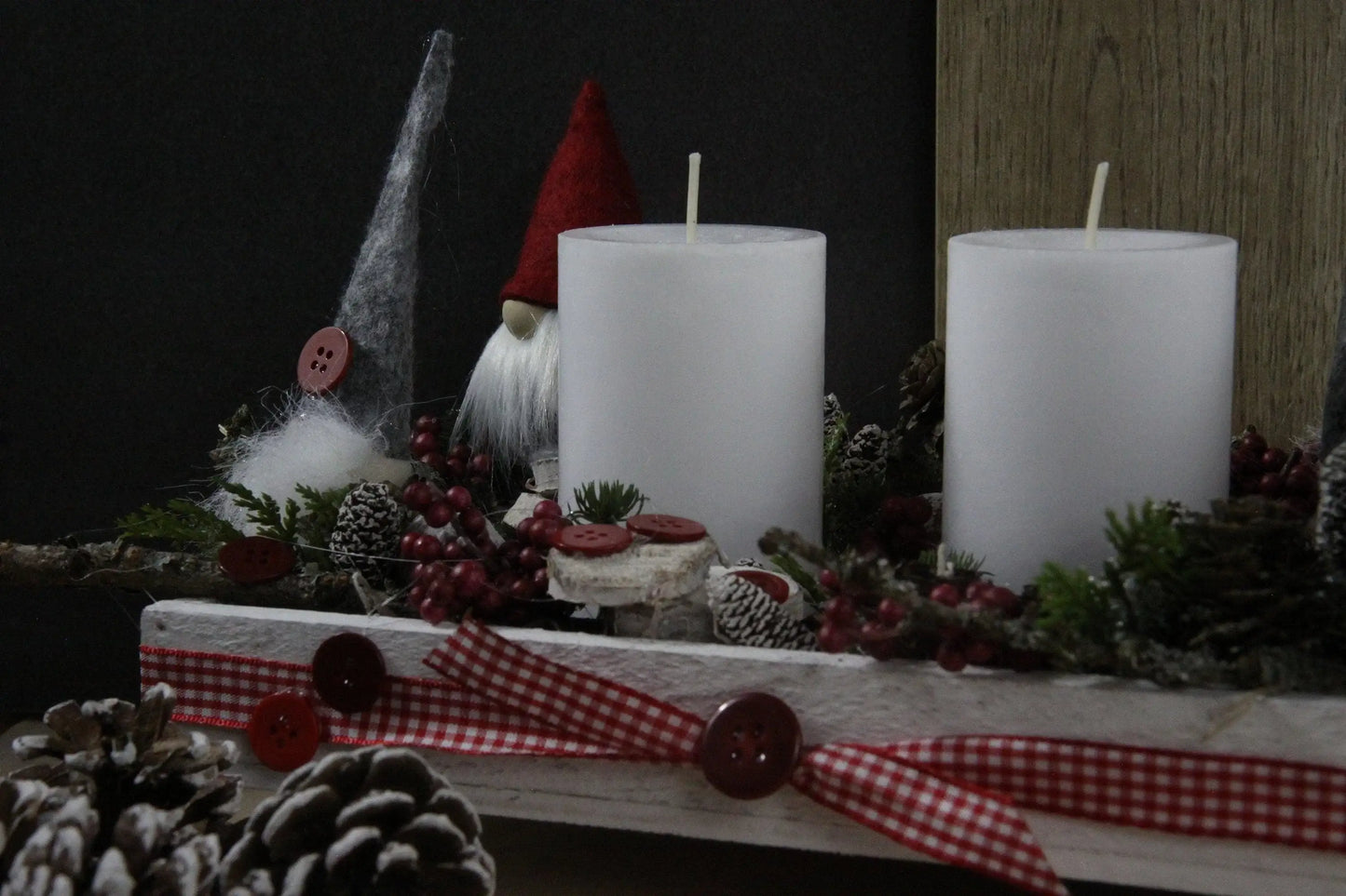Adventskranz Adventskalender Adventsgesteck Tablett Balken in zwei Größen L oder XL – handgemacht aus Seiden- und Kunstblumen, langlebig & pflegeleicht von SarahsFlowerStudio