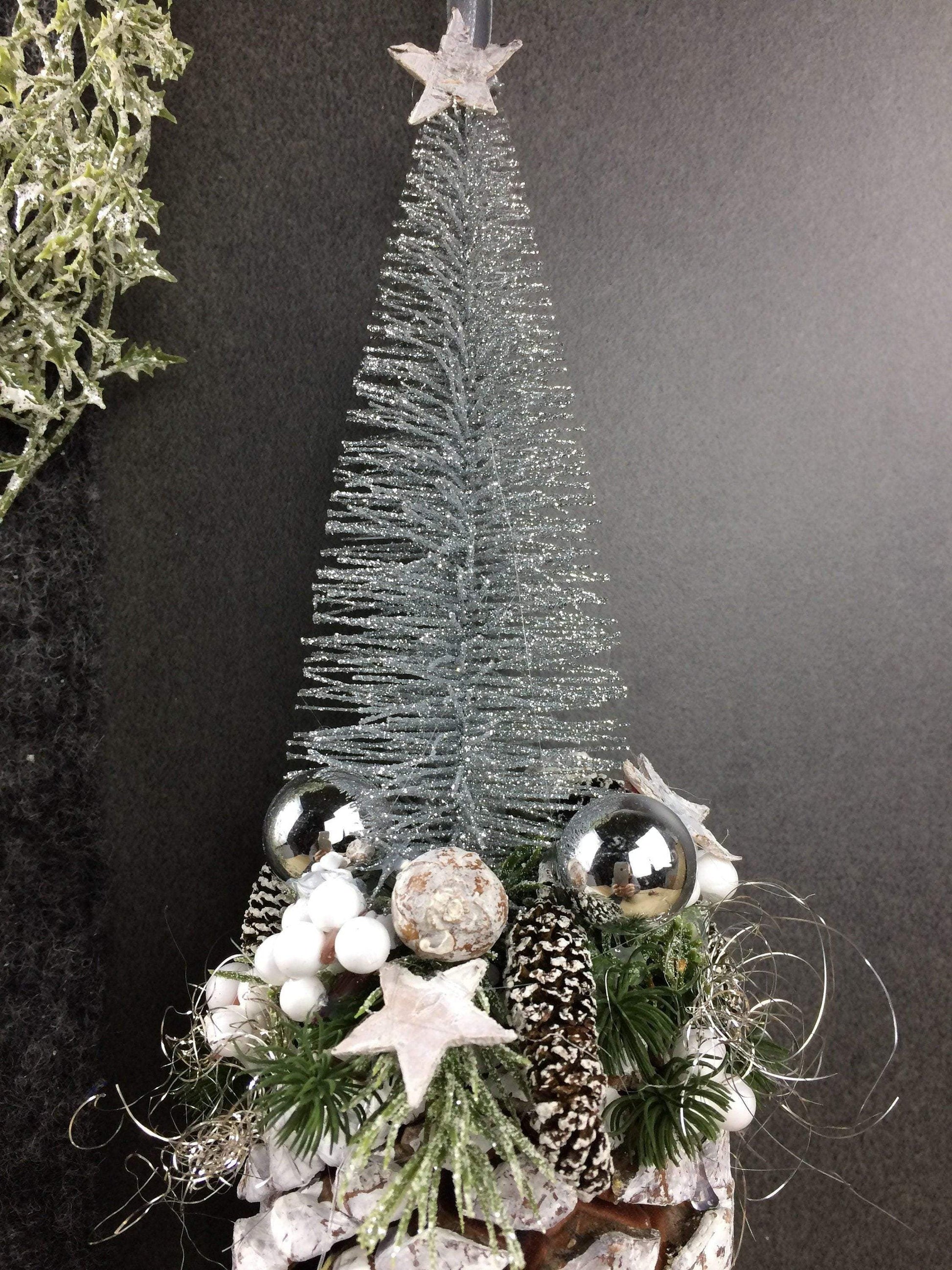 Advent Fenster Fensterschmuck Fensterdeko Deko Weihnachten Zapfen Tannenbaum – handgemacht aus Seiden- und Kunstblumen, langlebig & pflegeleicht von SarahsFlowerStudio
