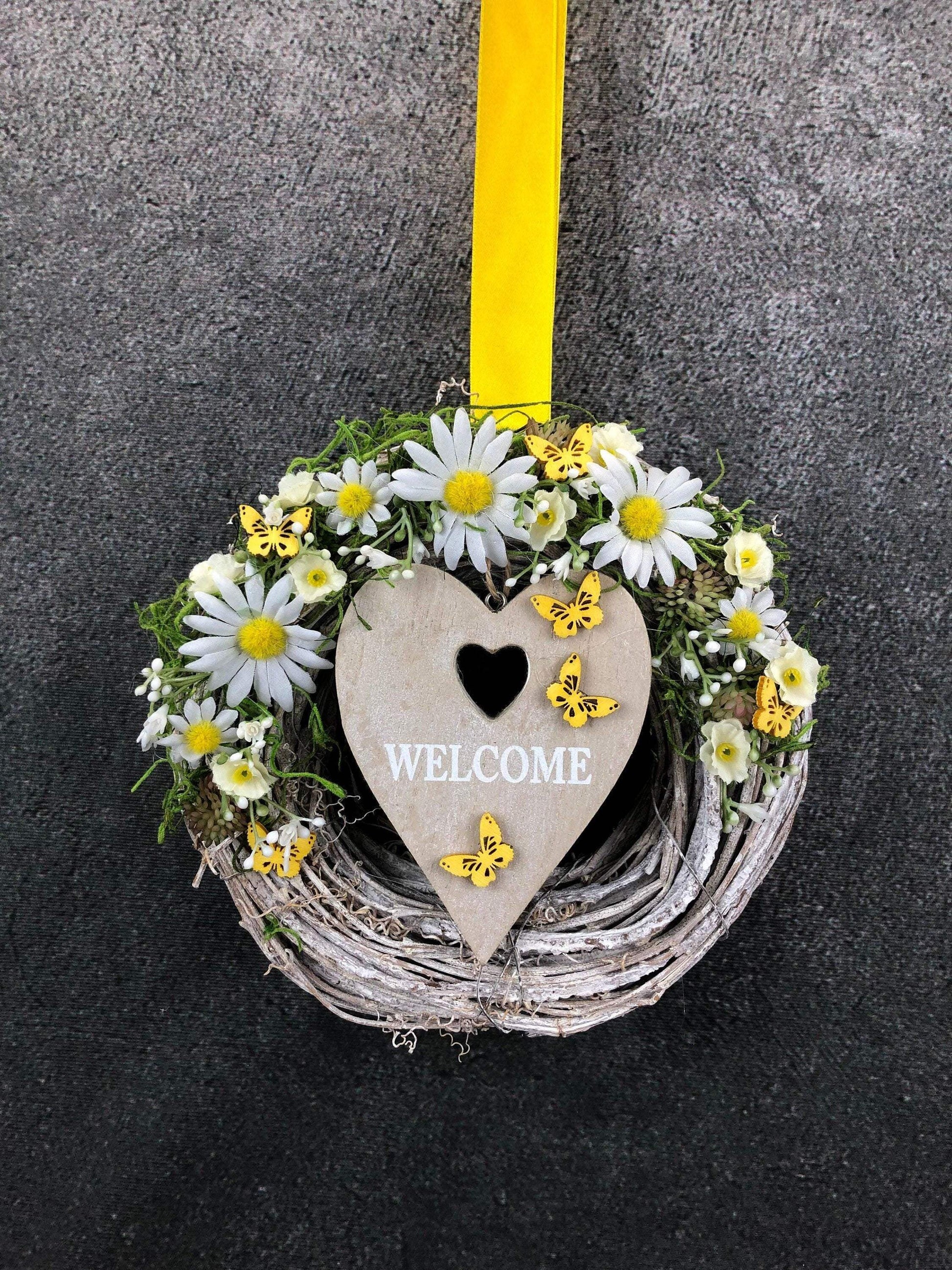 Türkranz Türdeko Türschmuck Herz Welcome Modern ganzjährig Tür Schmuck Schmetterling Herbst – handgemacht aus Seiden- und Kunstblumen, langlebig & pflegeleicht von SarahsFlowerStudio