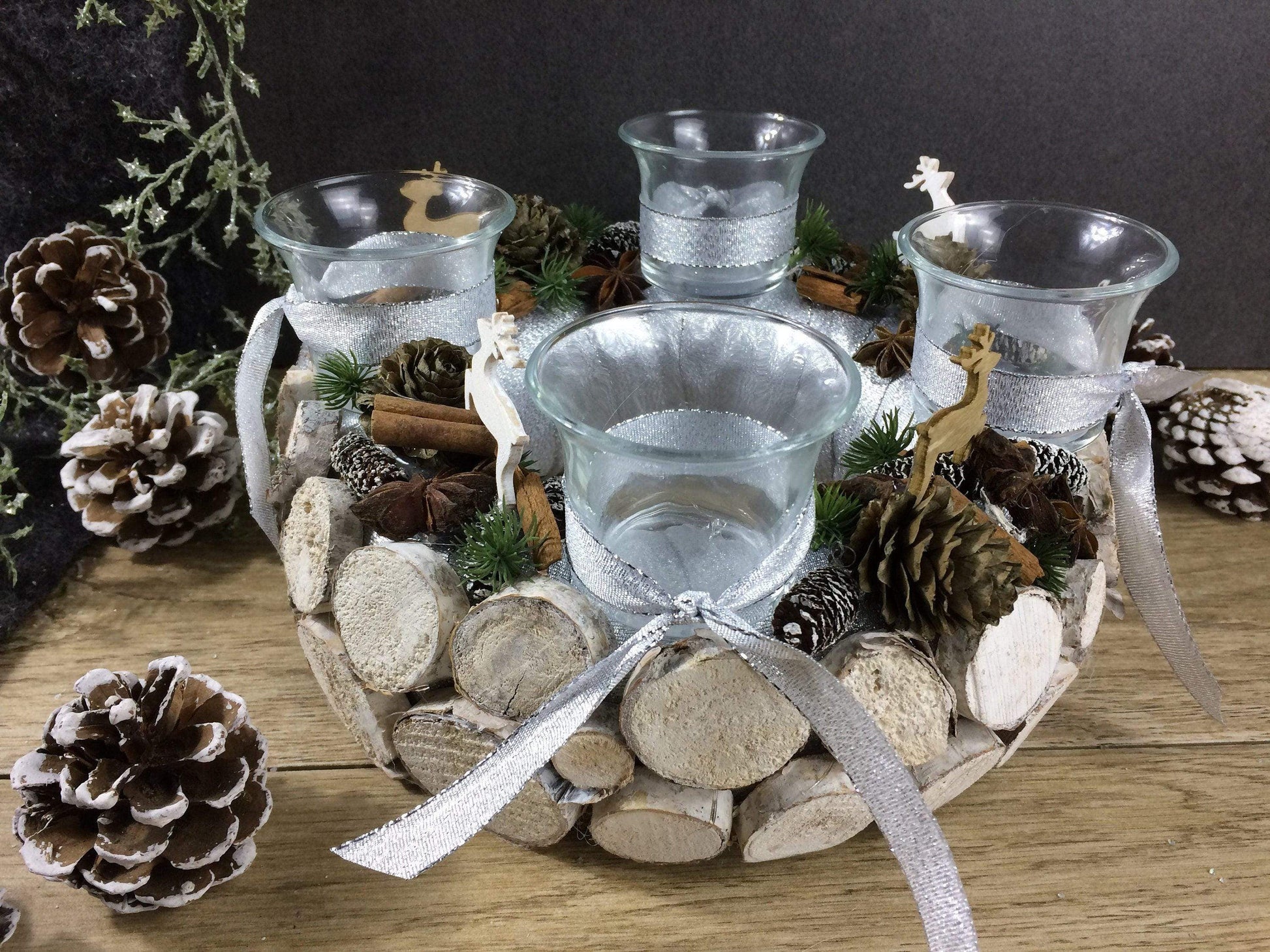 Adventskranz Wunschfarbe Hirsch Zapfen Birke Wunschfarbe Teelicht Anis Zimt – handgemacht aus Seiden- und Kunstblumen, langlebig & pflegeleicht von SarahsFlowerStudio