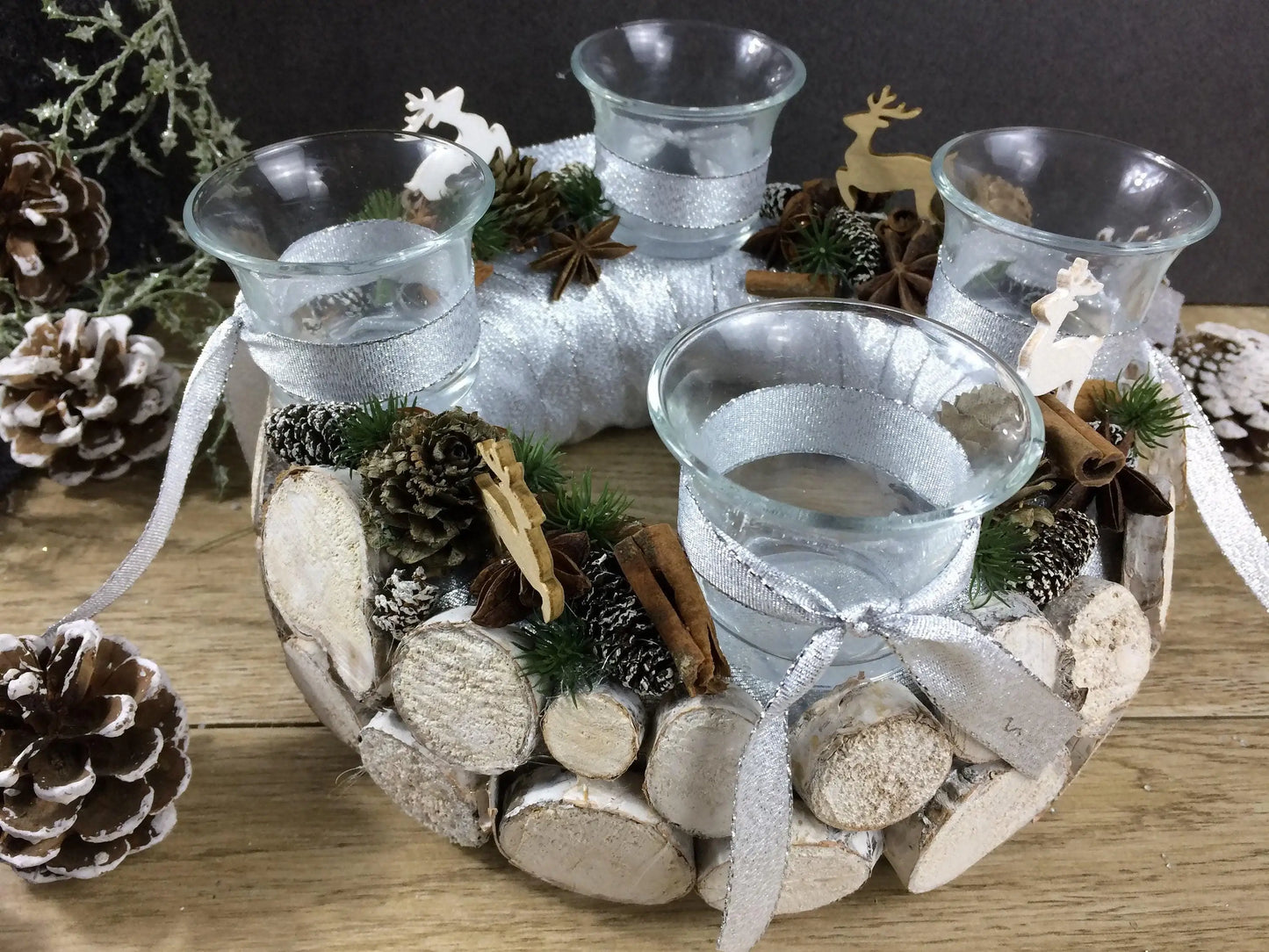 Adventskranz Wunschfarbe Hirsch Zapfen Birke Wunschfarbe Teelicht Anis Zimt – handgemacht aus Seiden- und Kunstblumen, langlebig & pflegeleicht von SarahsFlowerStudio