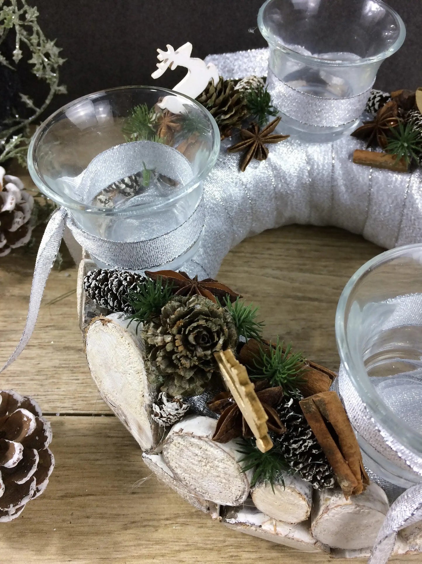 Adventskranz Wunschfarbe Hirsch Zapfen Birke Wunschfarbe Teelicht Anis Zimt – handgemacht aus Seiden- und Kunstblumen, langlebig & pflegeleicht von SarahsFlowerStudio
