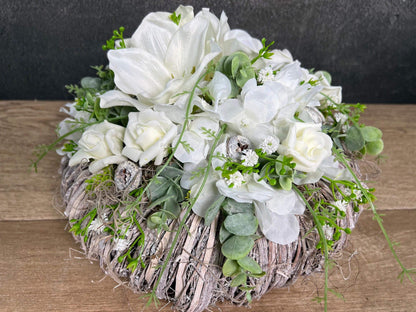 Grabgesteck Grabschmuck Rose Hortensie Amaryllis Eukalyptus Wunschfarbe Grabdeko Grabdekoration Allerheiligen – handgemacht aus Seiden- und Kunstblumen, langlebig & pflegeleicht von SarahsFlowerStudio