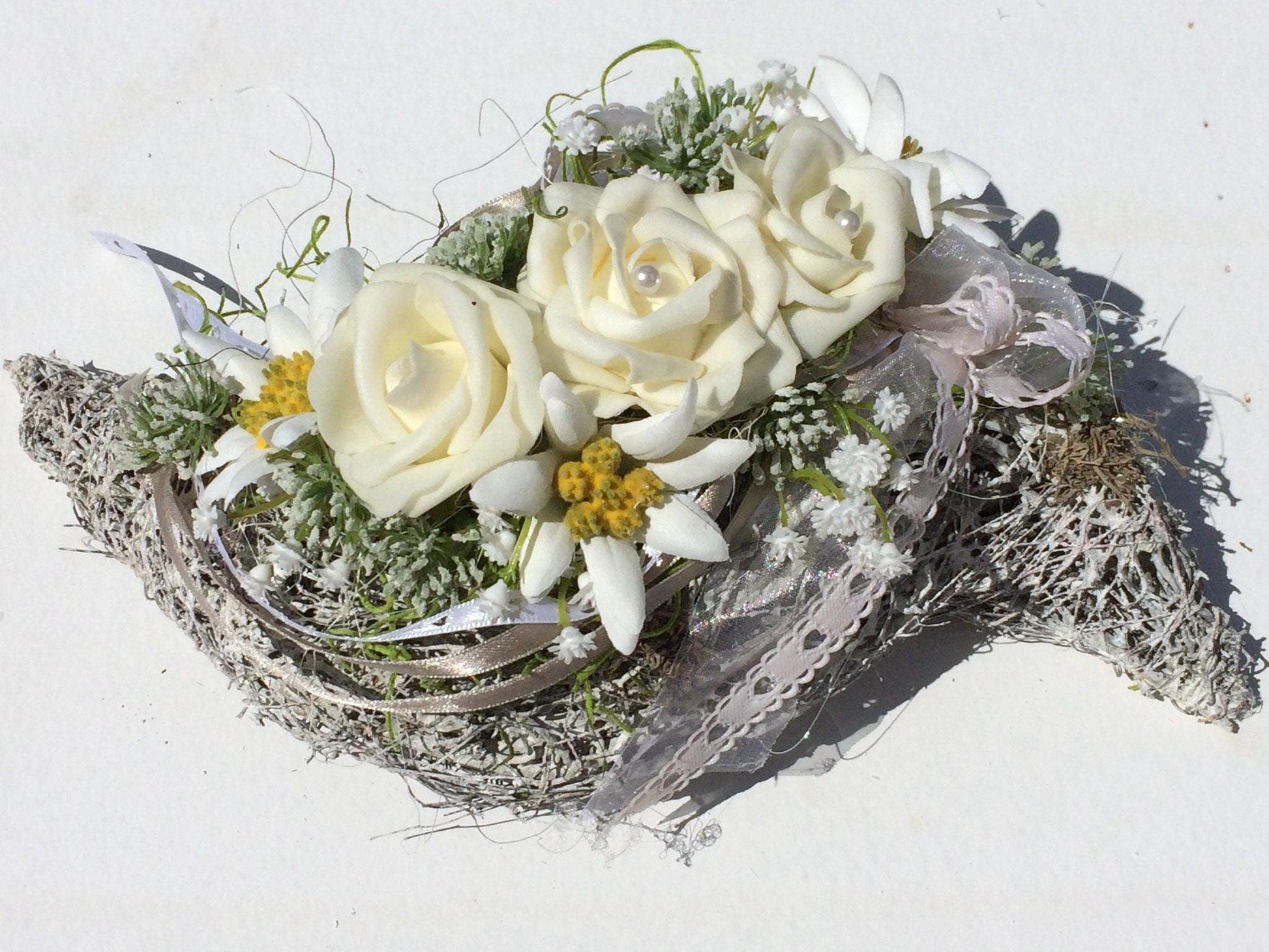 Seidenblumen Grabgesteck Rose mit Edelweiß – Grabschmuck – Grabgesteck – SarahsFlowerStudio