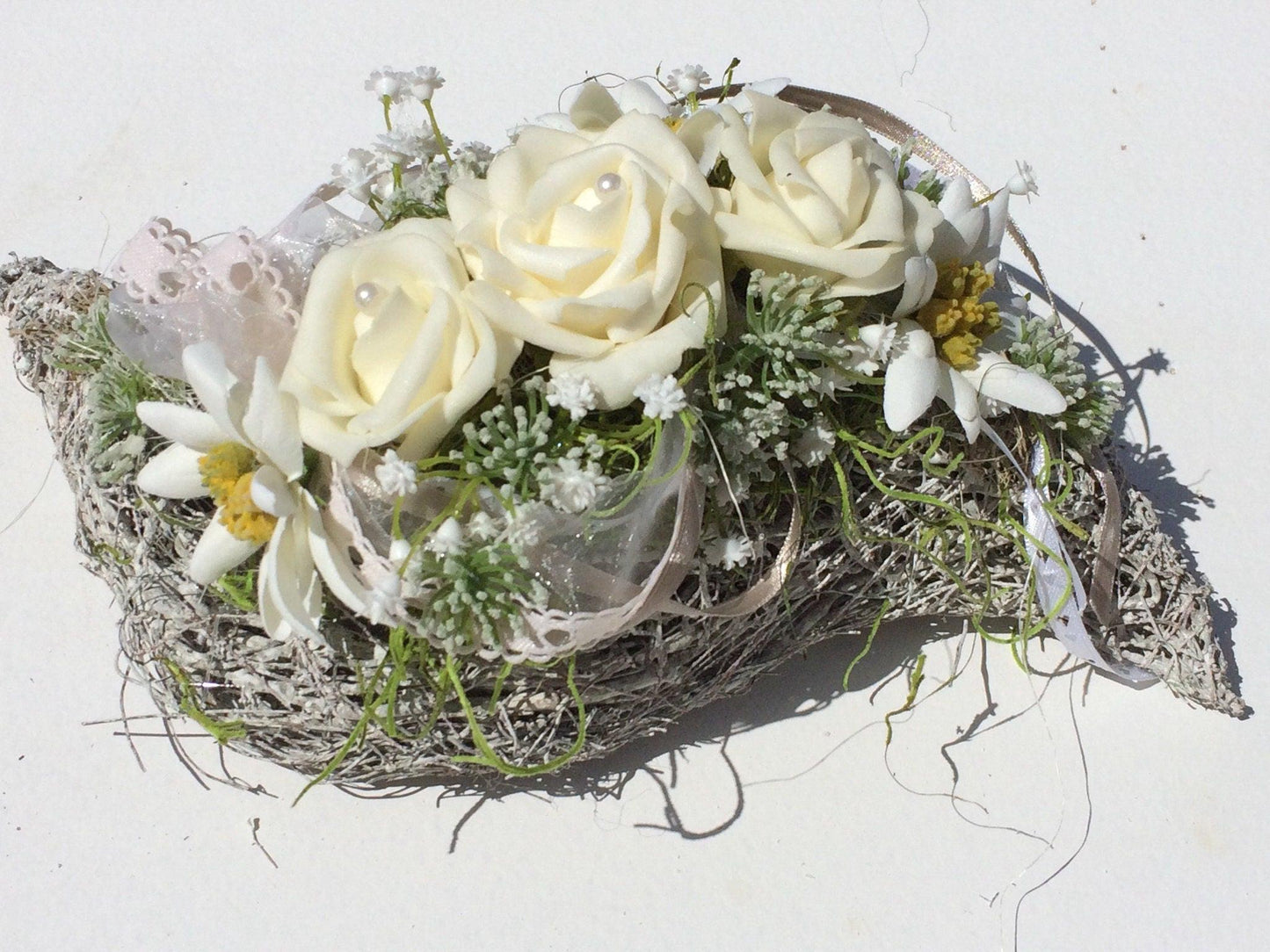 Seidenblumen Grabgesteck Rose mit Edelweiß – Grabschmuck – Grabgesteck – SarahsFlowerStudio