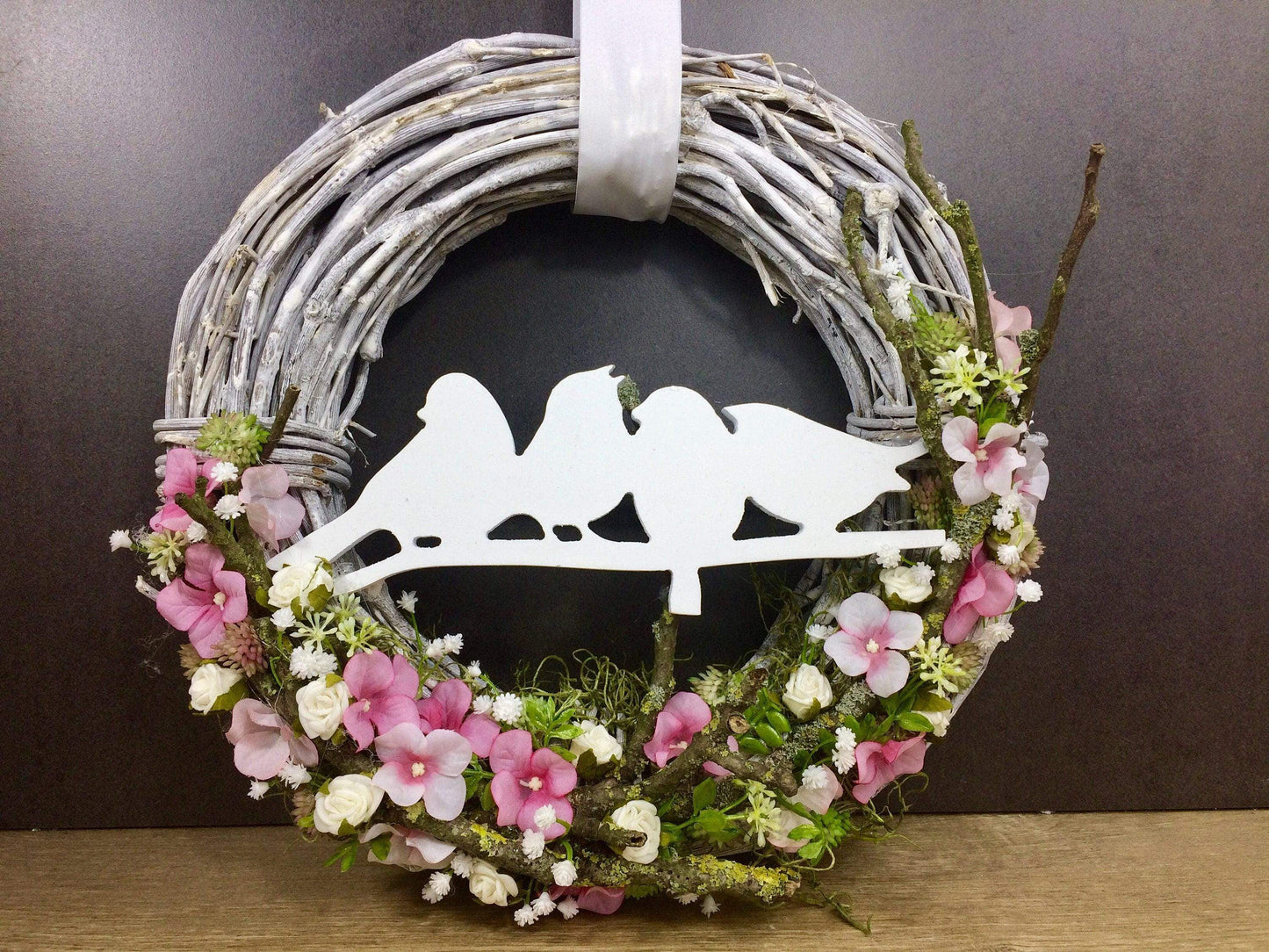 Türkranz 35cm Türdeko Türschmuck Vogel Vögel Hortensie Rosen Schleierkraut ZweigeModern ganzjährig Tür Schmuck Herbst – handgemacht aus Seiden- und Kunstblumen, langlebig & pflegeleicht von SarahsFlowerStudio