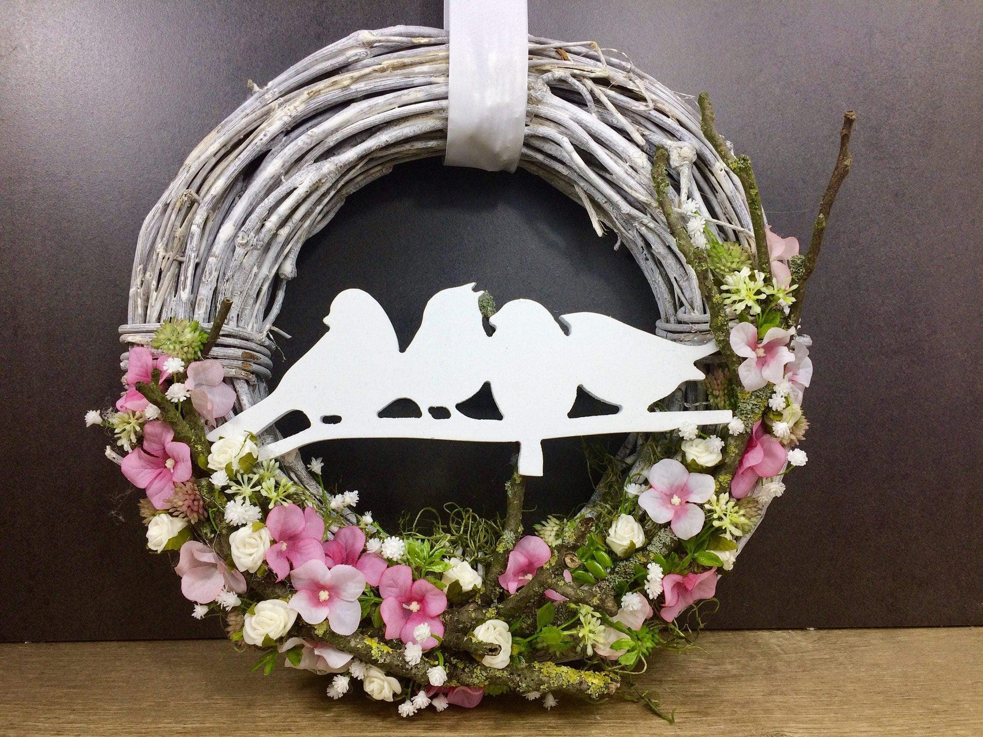 Türkranz 35cm Türdeko Türschmuck Vogel Vögel Hortensie Rosen Schleierkraut ZweigeModern ganzjährig Tür Schmuck Herbst – handgemacht aus Seiden- und Kunstblumen, langlebig & pflegeleicht von SarahsFlowerStudio