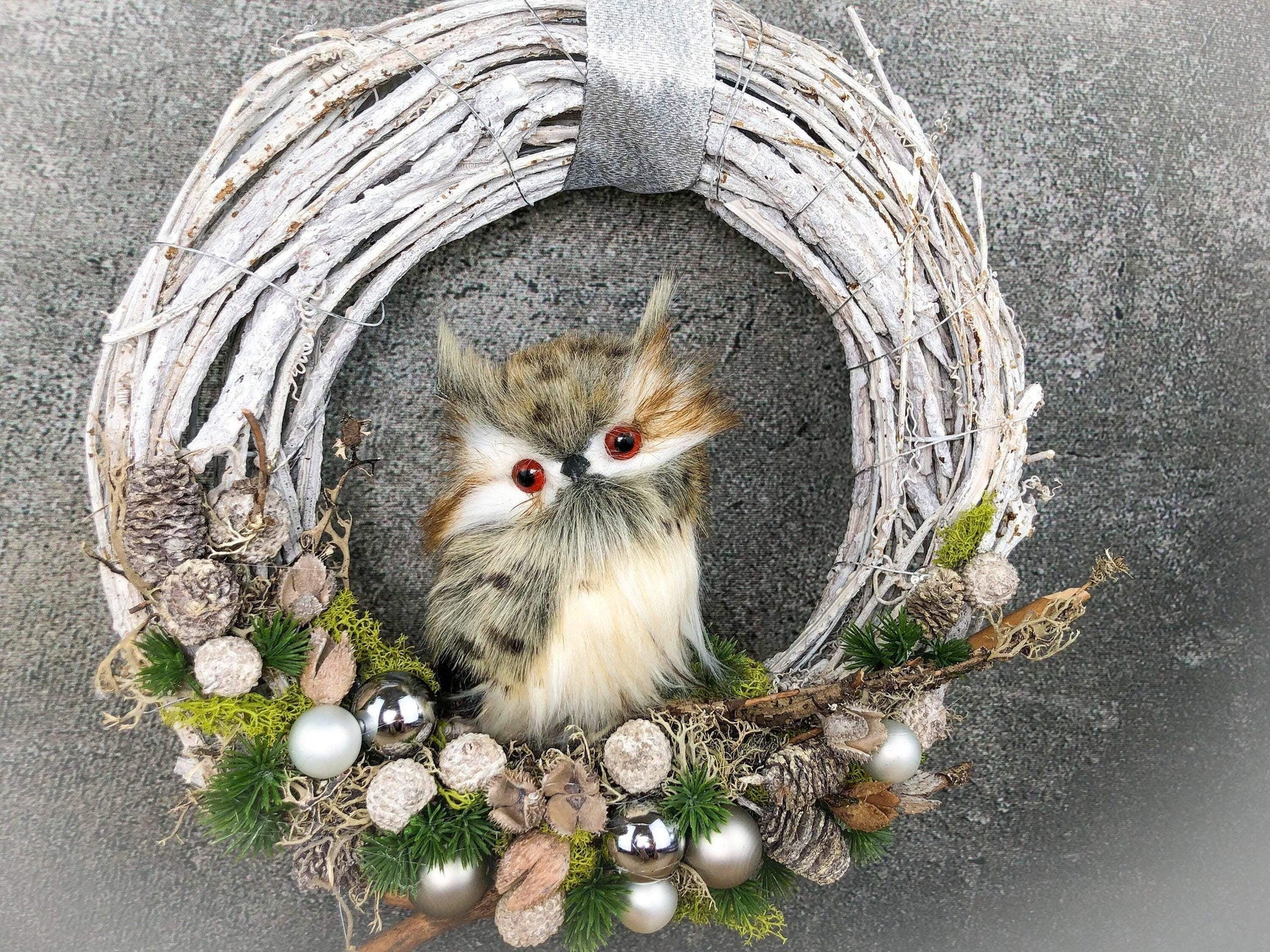 Advent Türkranz Türdeko Türschmuck Weihnachten Eule Kautz Moos Weide Zapfen mit LED – handgemacht aus Seiden- und Kunstblumen, langlebig & pflegeleicht von SarahsFlowerStudio