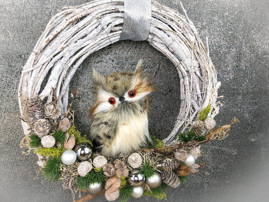 Advent Türkranz Türdeko Türschmuck Weihnachten Eule Kautz Moos Weide Zapfen mit LED – handgemacht aus Seiden- und Kunstblumen, langlebig & pflegeleicht von SarahsFlowerStudio