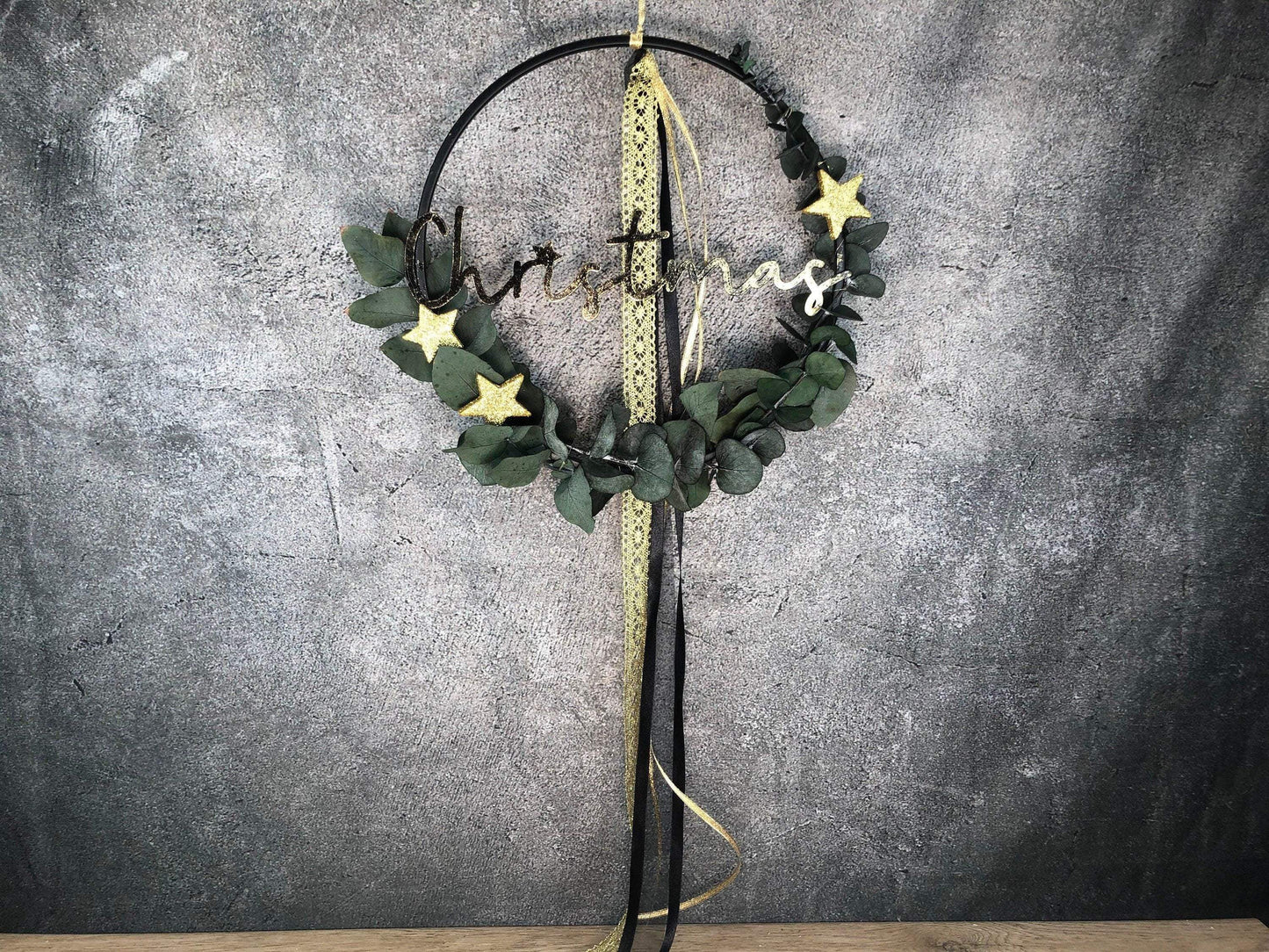 Türkranz Kranz Eukalyptus Christmas Advent Modern Ring Fenster Fensterschmuck Fensterdeko Weihnachten – handgemacht aus Seiden- und Kunstblumen, langlebig & pflegeleicht von SarahsFlowerStudio