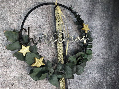 Türkranz Kranz Eukalyptus Christmas Advent Modern Ring Fenster Fensterschmuck Fensterdeko Weihnachten – handgemacht aus Seiden- und Kunstblumen, langlebig & pflegeleicht von SarahsFlowerStudio