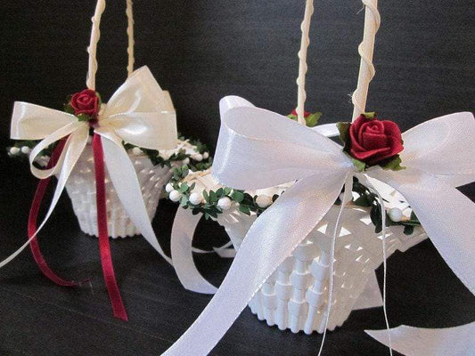 Blumenmädchen Korb Streukörbchen Blumenstreukörbchen Creme Rot Flower Basket Flowergirl Wedding Rose Blumenmädchen Rot Weiß – handgemacht aus Seiden- und Kunstblumen, langlebig & pflegeleicht von SarahsFlowerStudio