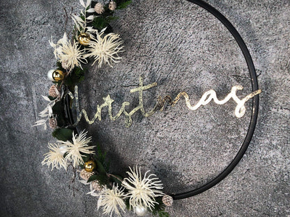 Türkranz Kranz Eukalyptus Christmas Advent Modern Ring Fenster Fensterschmuck Fensterdeko Weihnachten – handgemacht aus Seiden- und Kunstblumen, langlebig & pflegeleicht von SarahsFlowerStudio