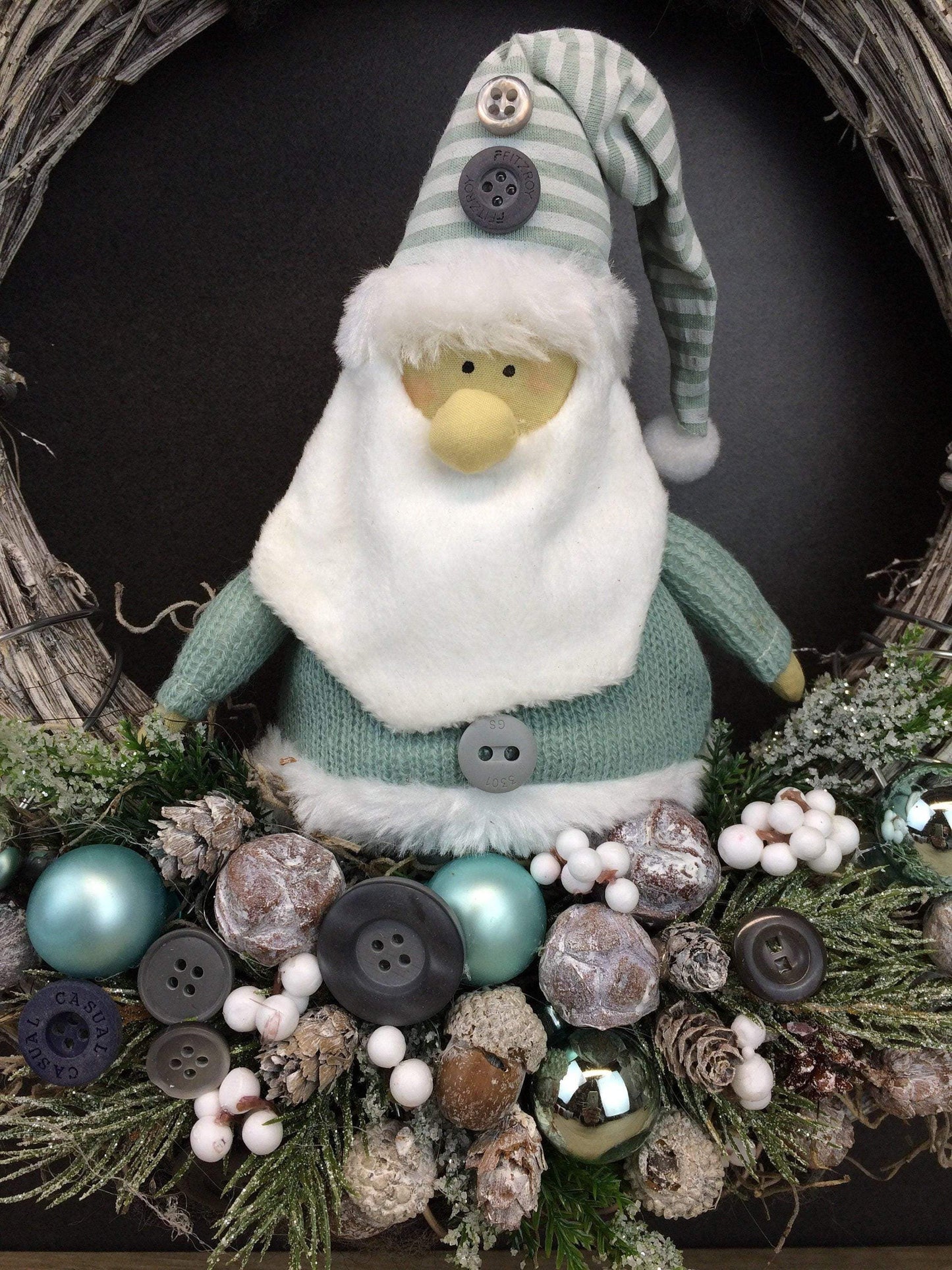 Advent Türkranz Türdeko Türschmuck Weihnachten Weidenkranz Wichtel 37cm Modern – handgemacht aus Seiden- und Kunstblumen, langlebig & pflegeleicht von SarahsFlowerStudio