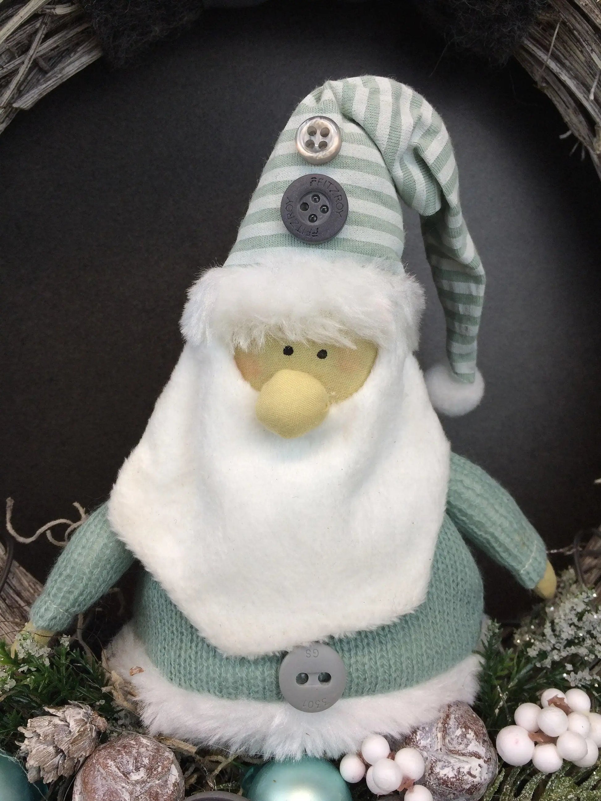 Advent Türkranz Türdeko Türschmuck Weihnachten Weidenkranz Wichtel 37cm Modern – handgemacht aus Seiden- und Kunstblumen, langlebig & pflegeleicht von SarahsFlowerStudio