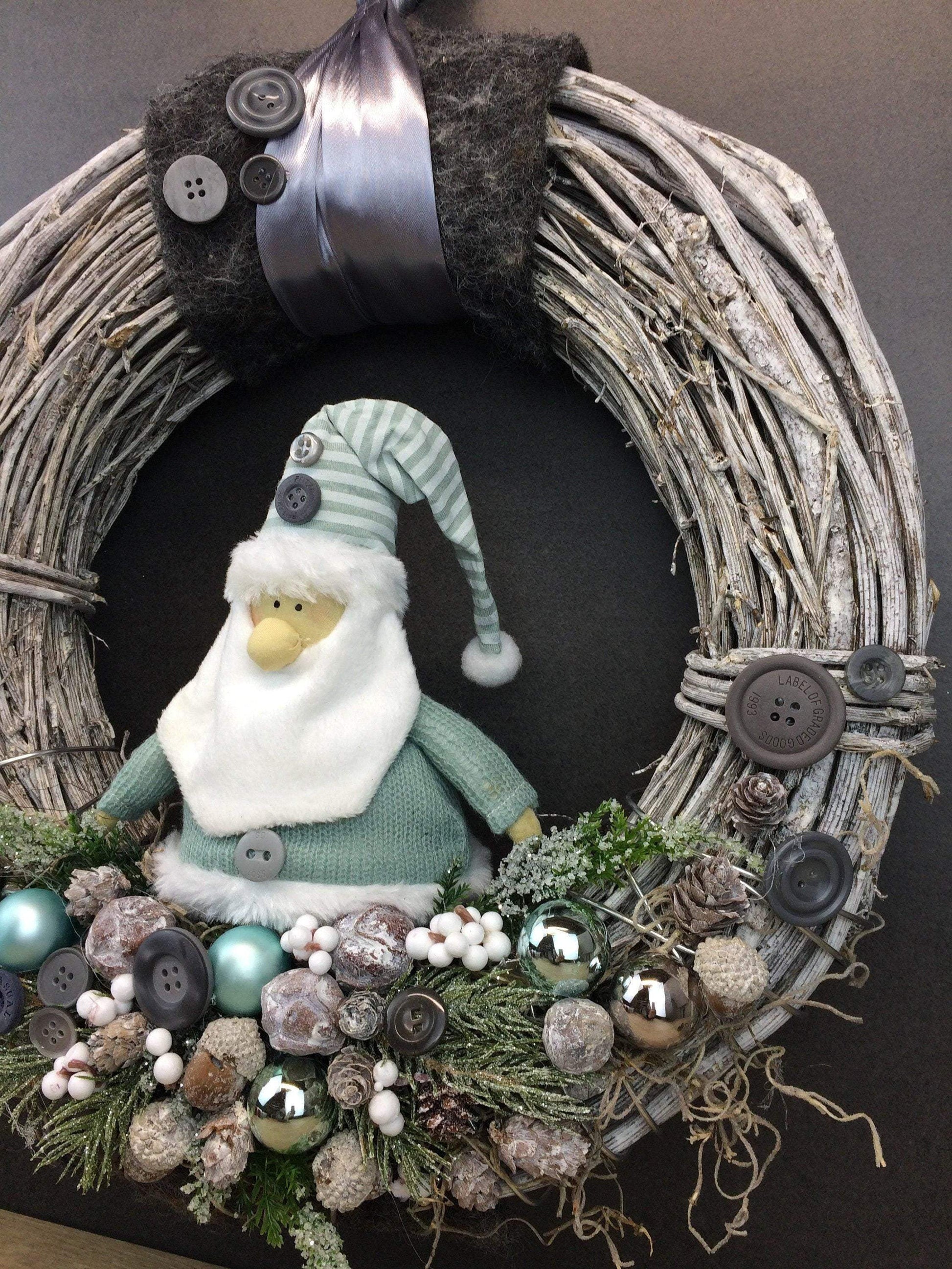 Advent Türkranz Türdeko Türschmuck Weihnachten Weidenkranz Wichtel 37cm Modern – handgemacht aus Seiden- und Kunstblumen, langlebig & pflegeleicht von SarahsFlowerStudio
