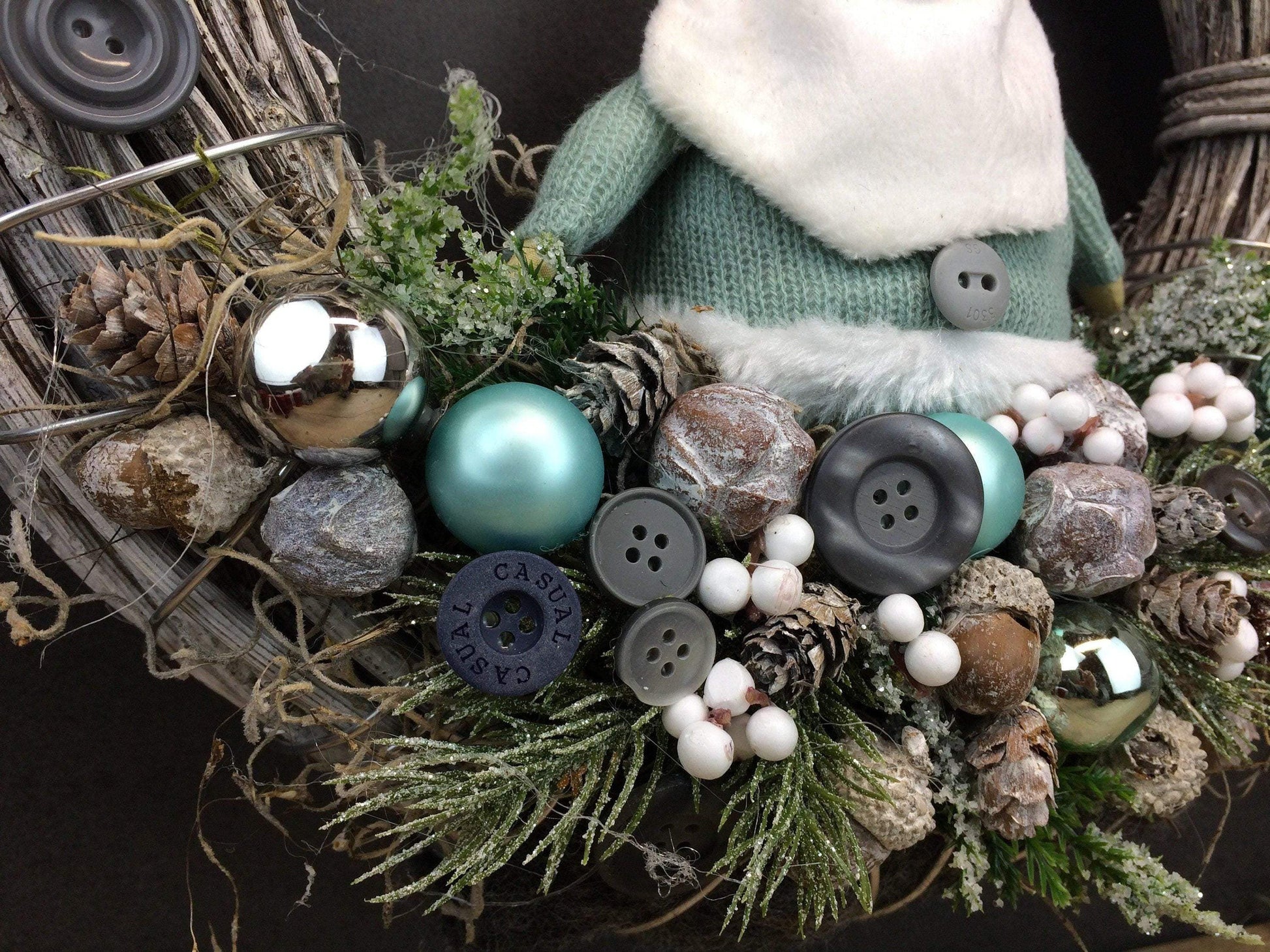 Advent Türkranz Türdeko Türschmuck Weihnachten Weidenkranz Wichtel 37cm Modern – handgemacht aus Seiden- und Kunstblumen, langlebig & pflegeleicht von SarahsFlowerStudio
