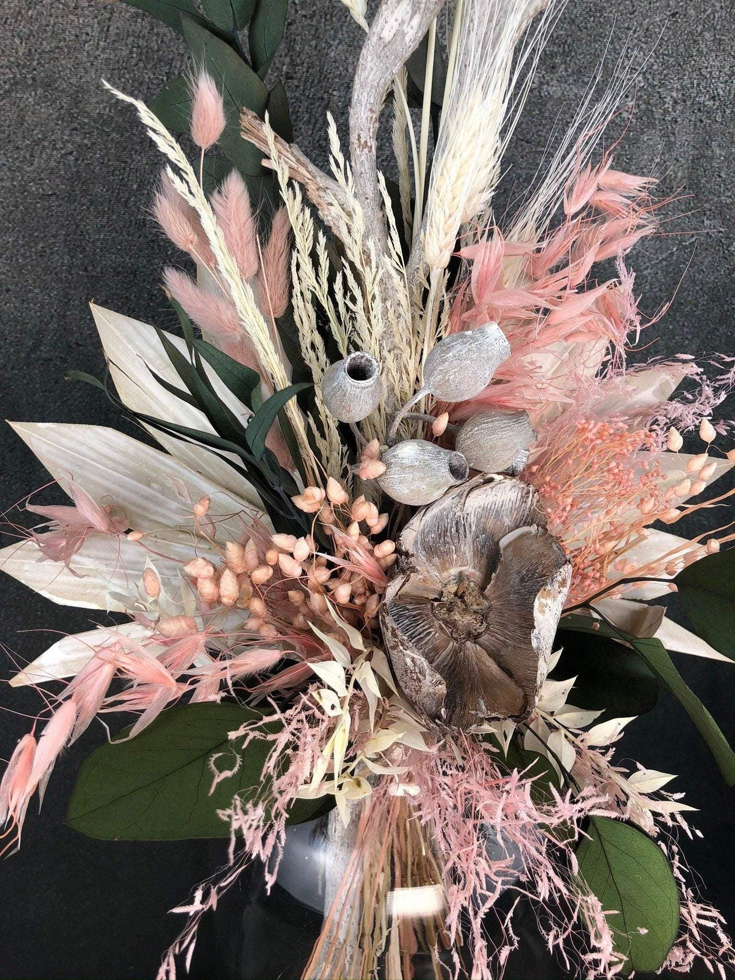 Trockenblumenstrauß Strauß Gräser mit Exoten Tischgesteck Gräser Trockenblumen Trockenmaterial Natur natürlich dried bouquet dried Flowers – handgemacht aus Seiden- und Kunstblumen, langlebig & pflegeleicht von SarahsFlowerStudio