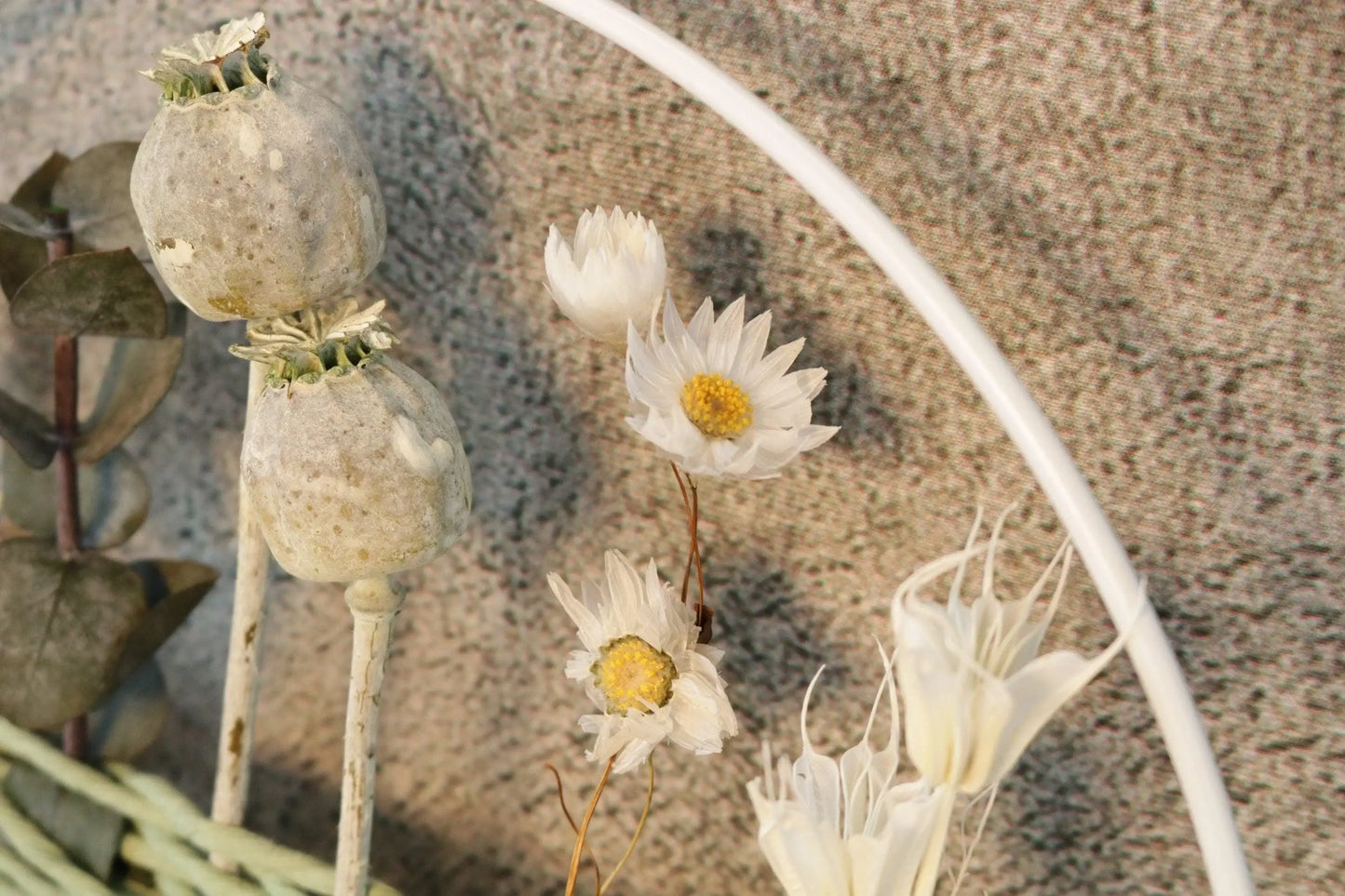 Türkranz Kranz Ring Gräser Wandkranz Trockenblumen Natur natürlich Hoop Fensterdeko – handgemacht aus Seiden- und Kunstblumen, langlebig & pflegeleicht von SarahsFlowerStudio