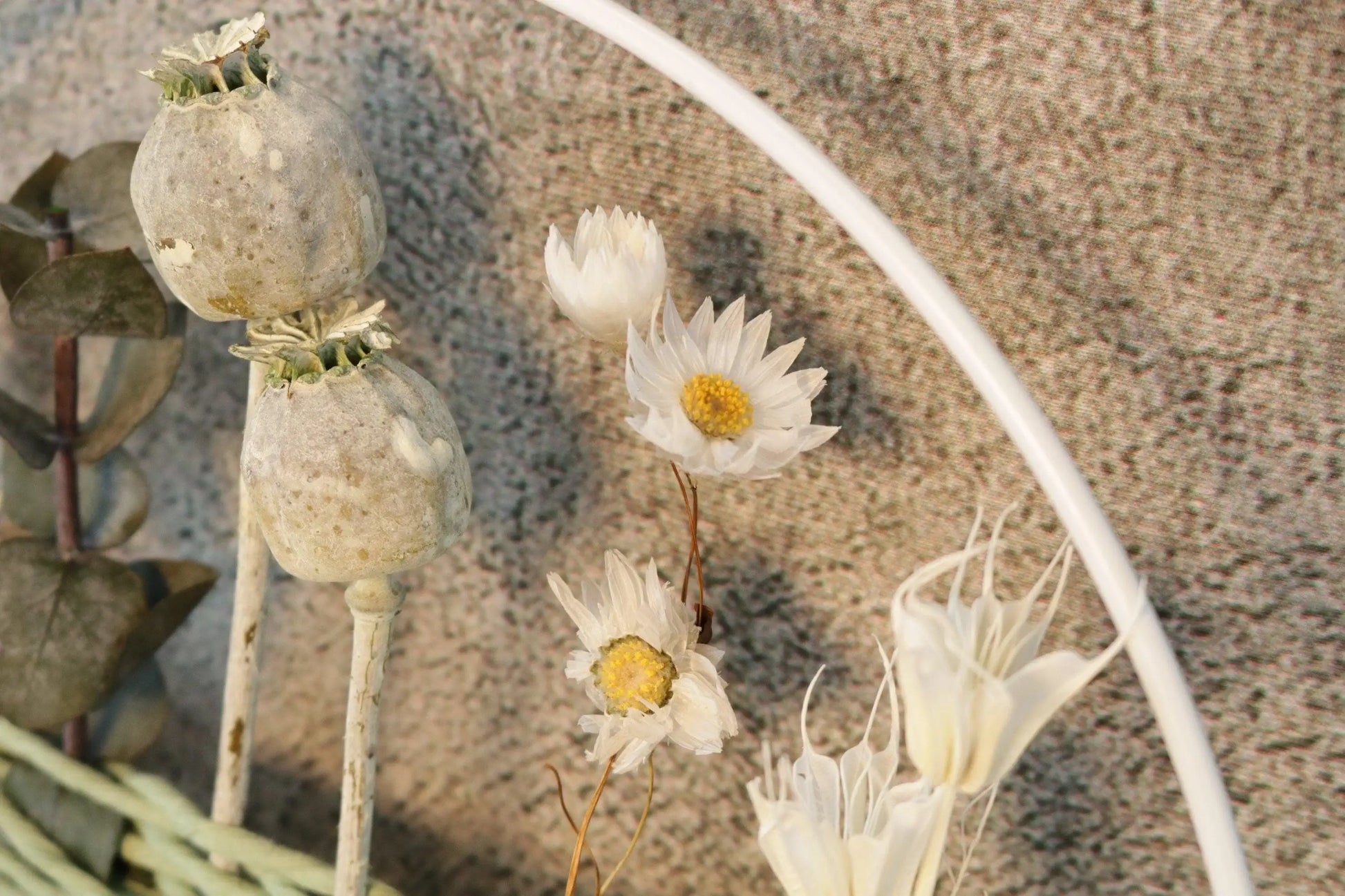 Türkranz Kranz Ring Gräser Wandkranz Trockenblumen Natur natürlich Hoop Fensterdeko – handgemacht aus Seiden- und Kunstblumen, langlebig & pflegeleicht von SarahsFlowerStudio