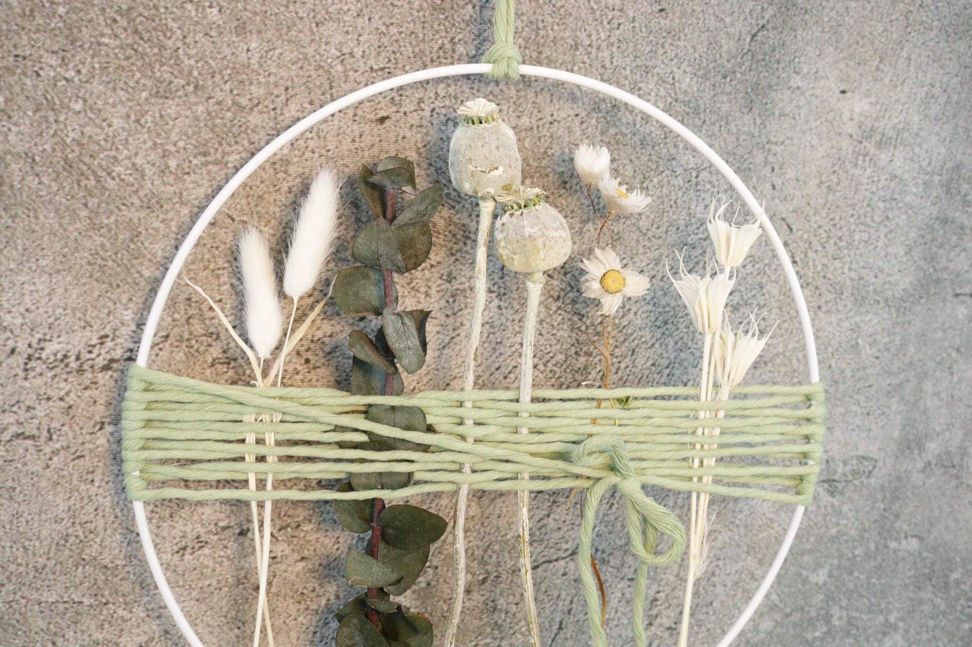 Türkranz Kranz Ring Gräser Wandkranz Trockenblumen Natur natürlich Hoop Fensterdeko – handgemacht aus Seiden- und Kunstblumen, langlebig & pflegeleicht von SarahsFlowerStudio
