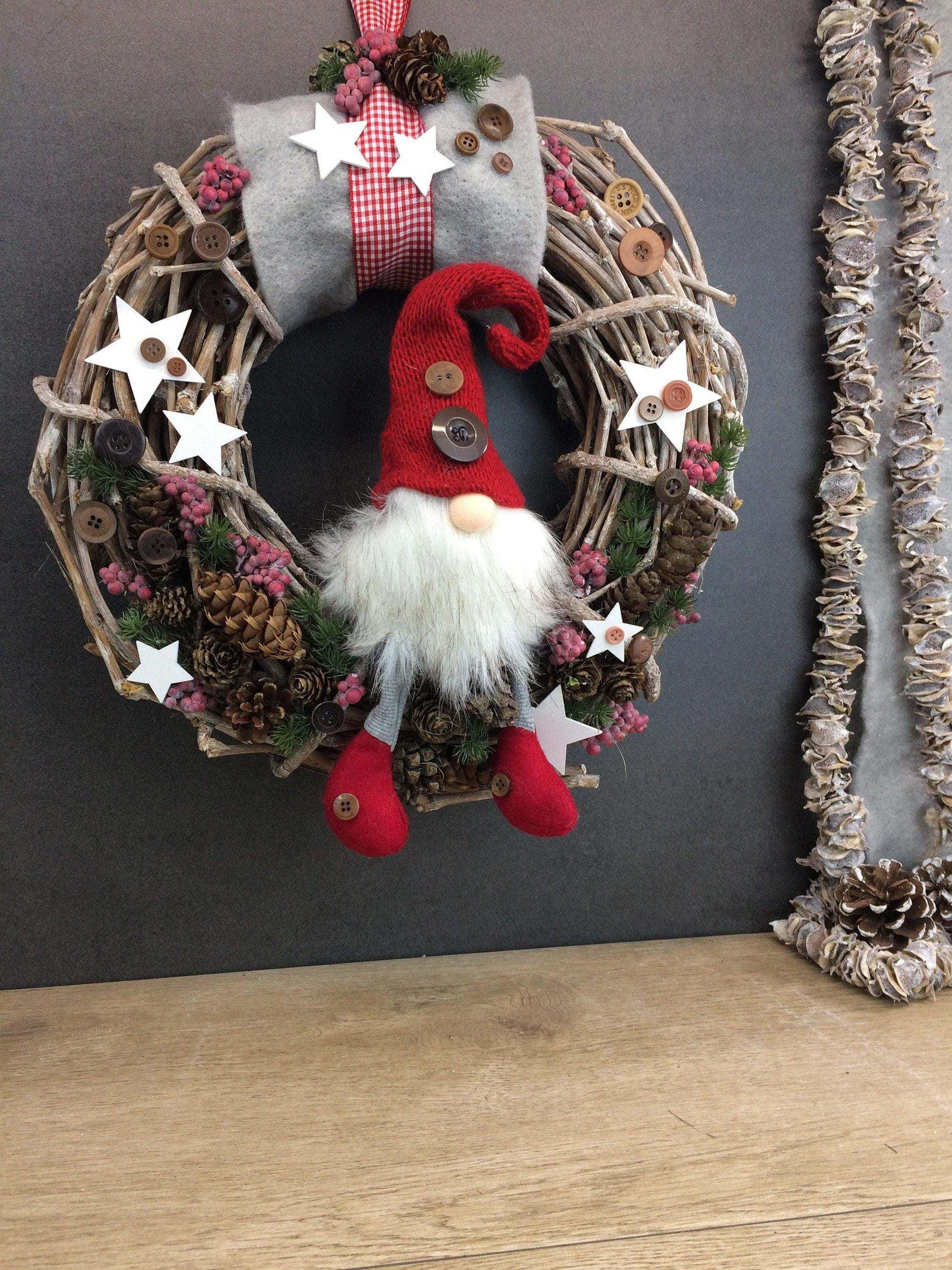 Advent Türkranz Türdeko Türschmuck Weihnachten Weidenkranz Wichtel – handgemacht aus Seiden- und Kunstblumen, langlebig & pflegeleicht von SarahsFlowerStudio