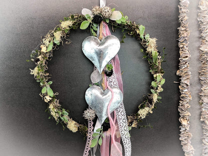 Türkranz ganzjährig Modern Türdeko Tür Schmuck Wunschgröße ganzjährig Herz Boho Skelettblätter Band Filz Spitzenband Herbst – handgemacht aus Seiden- und Kunstblumen, langlebig & pflegeleicht von SarahsFlowerStudio