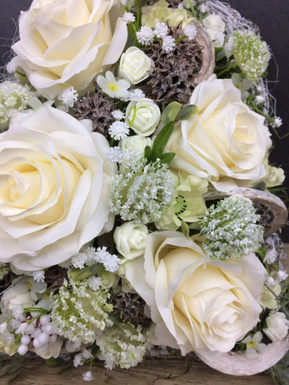 Grabgesteck Rosen Wiesenblumen Grabschmuck Herz Farbwunsch Grabdeko Grabdekoration – handgemacht aus Seiden- und Kunstblumen, langlebig & pflegeleicht von SarahsFlowerStudio