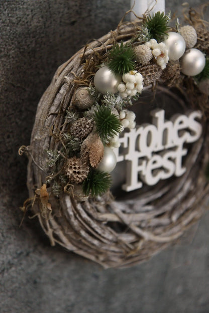 Türkranz Frohes Fest Türschmuck Weihnachten Weidenkranz Zapfen Kugeln Stern Apfel Knöpfe Tanne Band Modern – handgemacht aus Seiden- und Kunstblumen, langlebig & pflegeleicht von SarahsFlowerStudio