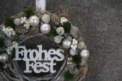 Türkranz Frohes Fest Türschmuck Weihnachten Weidenkranz Zapfen Kugeln Stern Apfel Knöpfe Tanne Band Modern – handgemacht aus Seiden- und Kunstblumen, langlebig & pflegeleicht von SarahsFlowerStudio