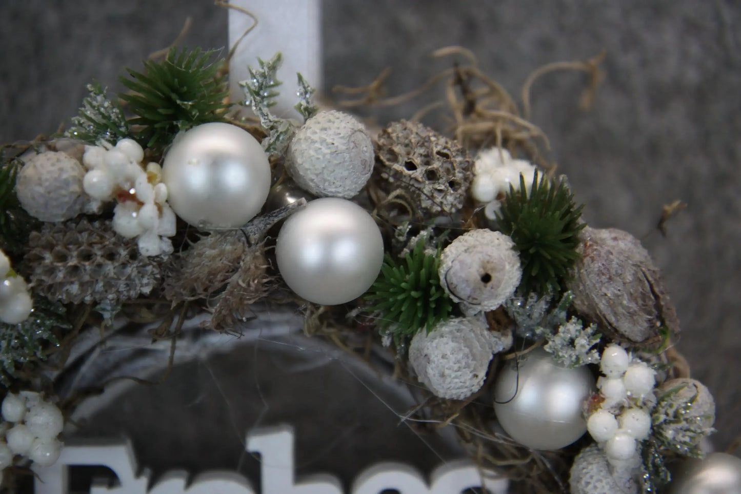 Türkranz Frohes Fest Türschmuck Weihnachten Weidenkranz Zapfen Kugeln Stern Apfel Knöpfe Tanne Band Modern – handgemacht aus Seiden- und Kunstblumen, langlebig & pflegeleicht von SarahsFlowerStudio